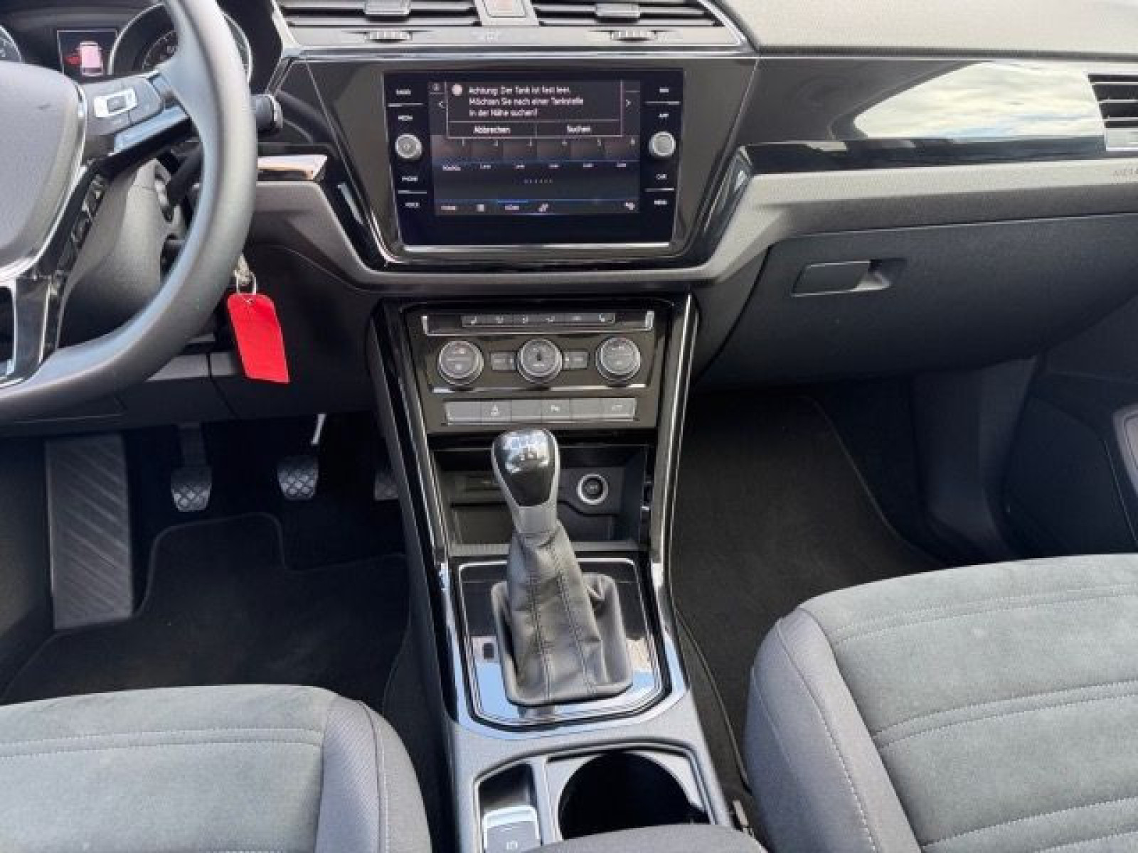 Volkswagen - Touran_11