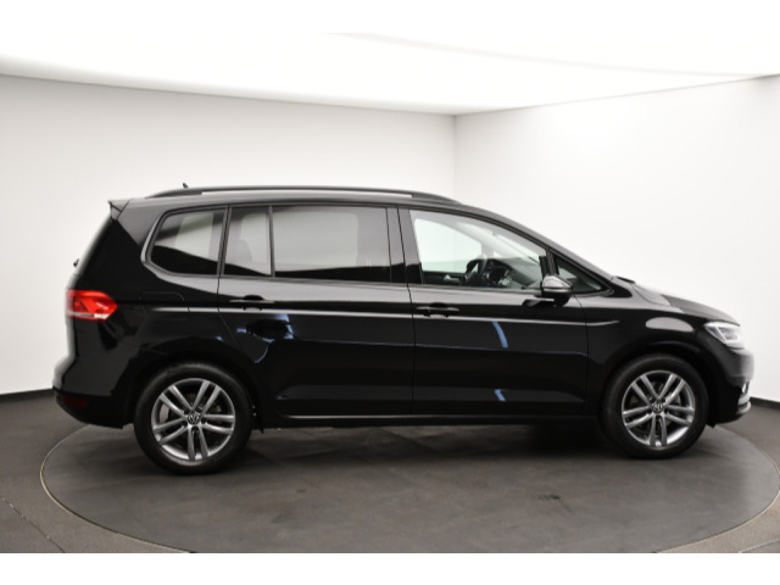 Volkswagen - Touran_18
