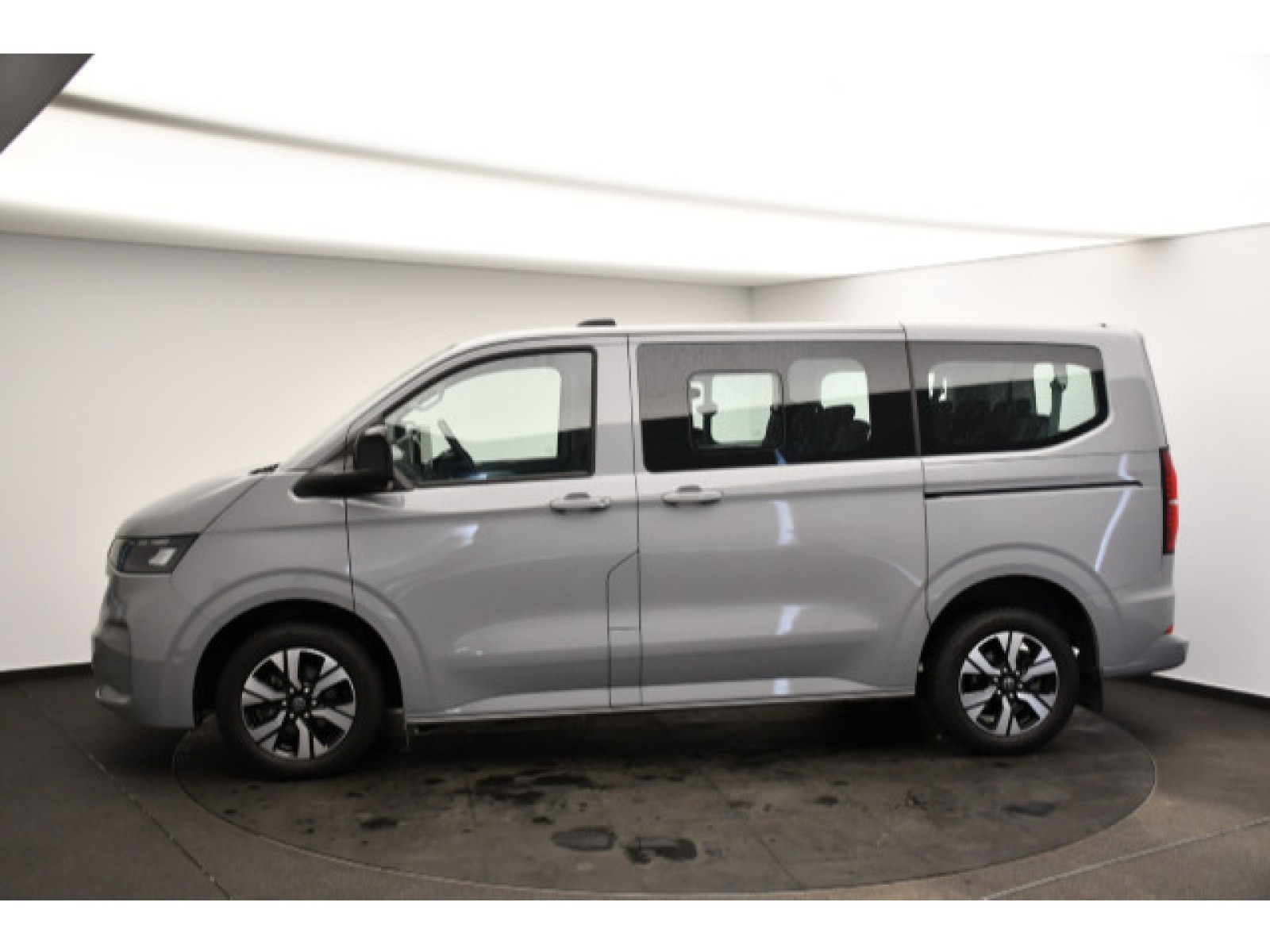 Volkswagen - T7 Caravelle_18
