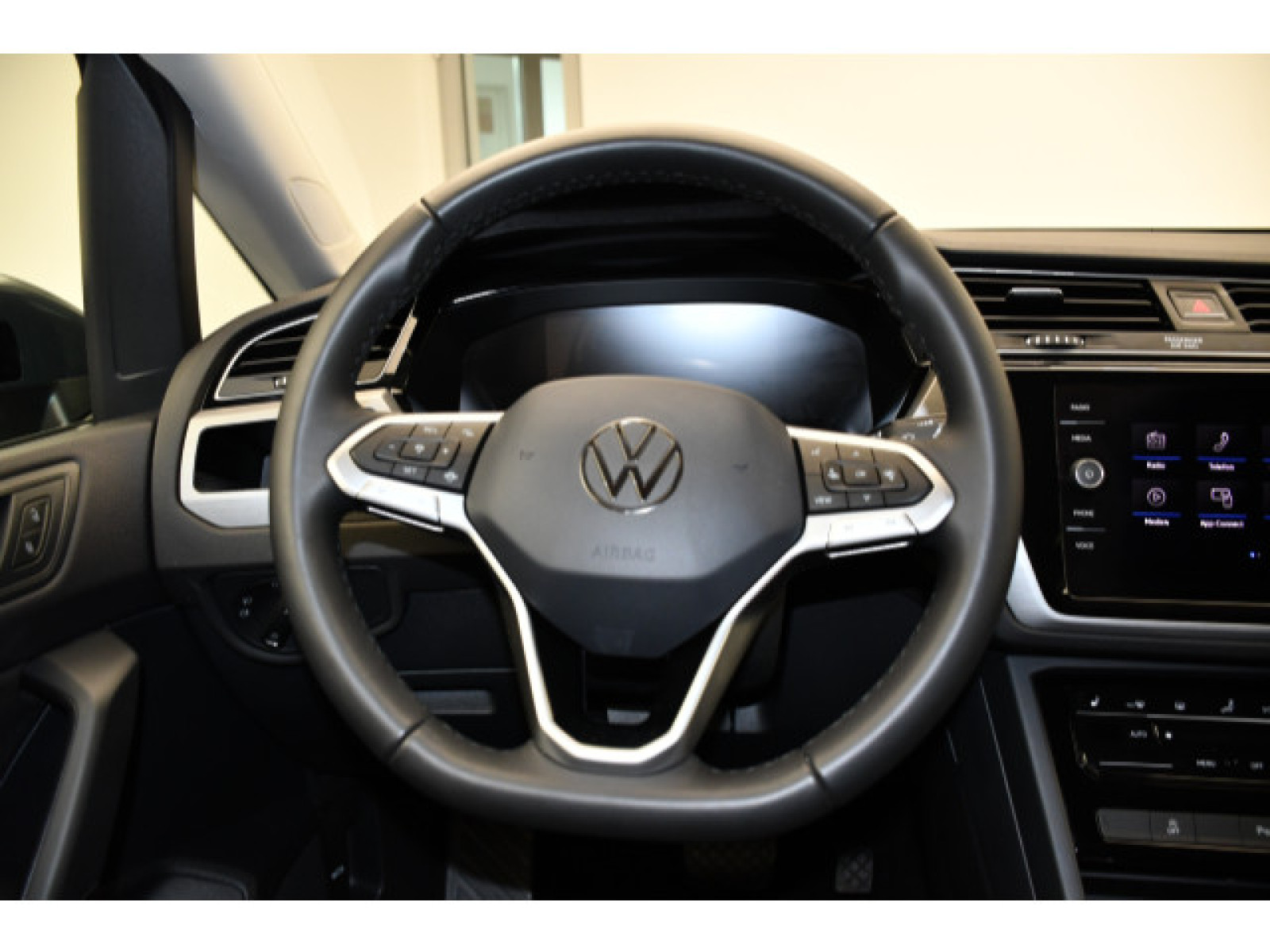 Volkswagen - Touran_5