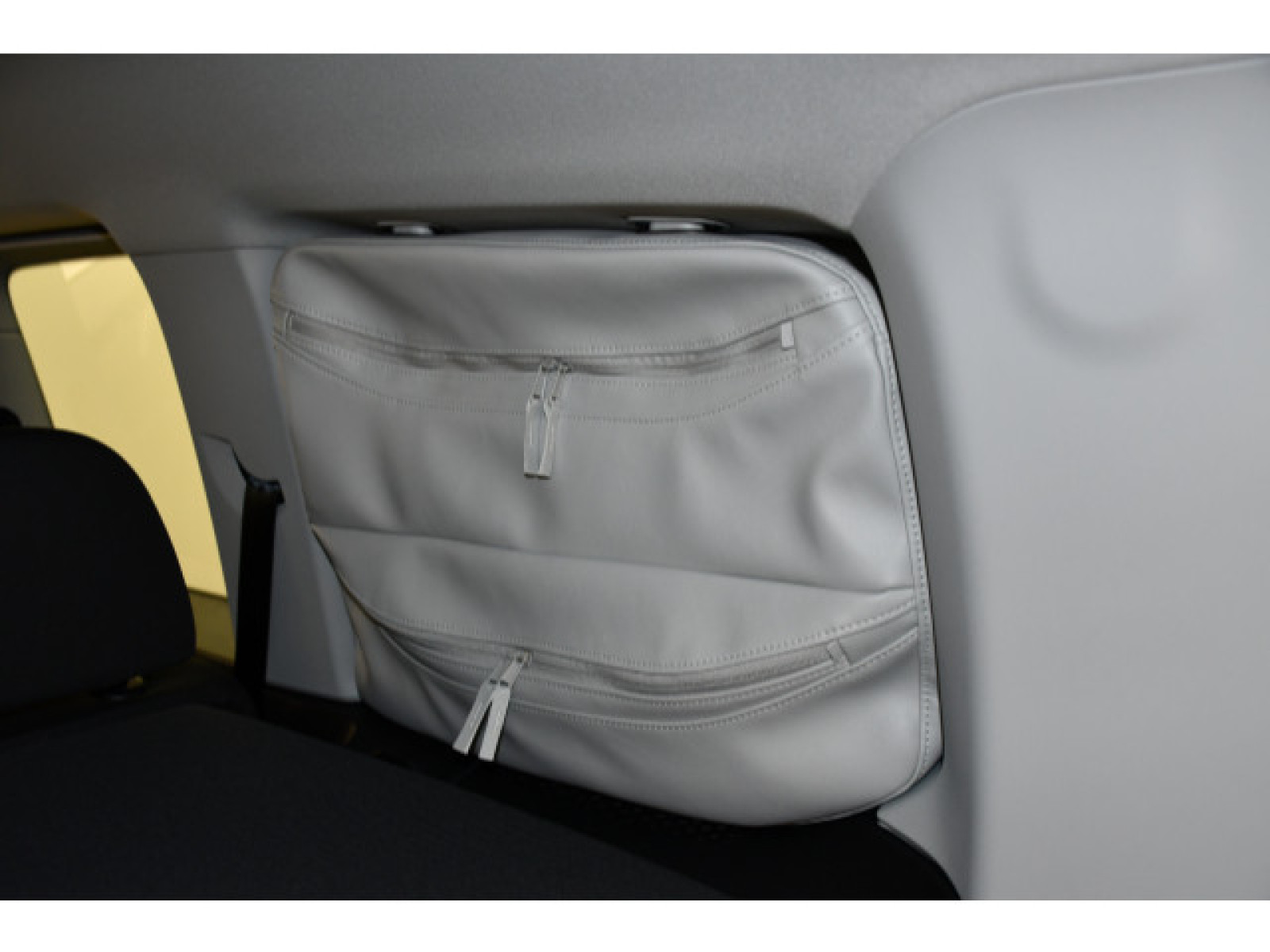 Volkswagen - Caddy California_13