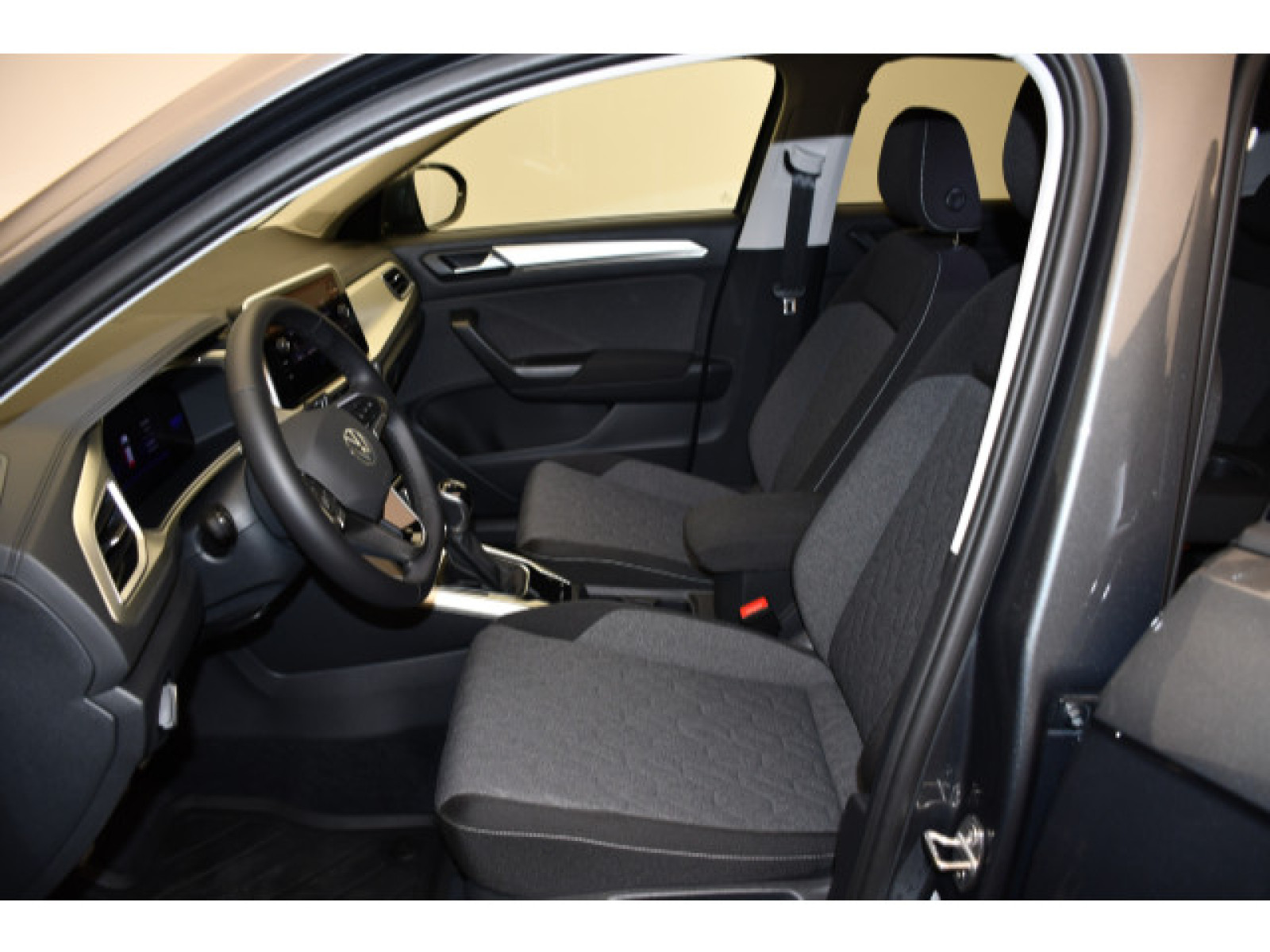 Volkswagen - T-Roc_4