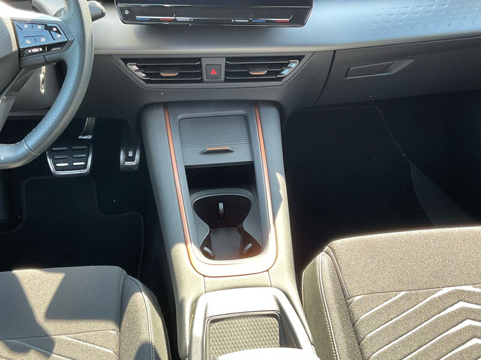 Cupra - Born_12