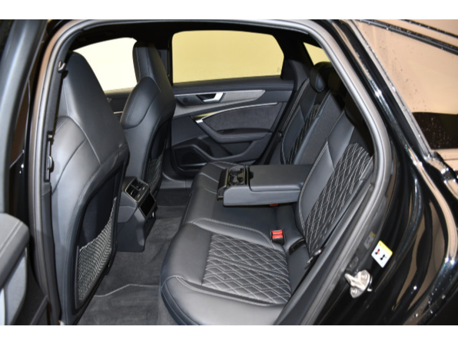 Audi - S6_11