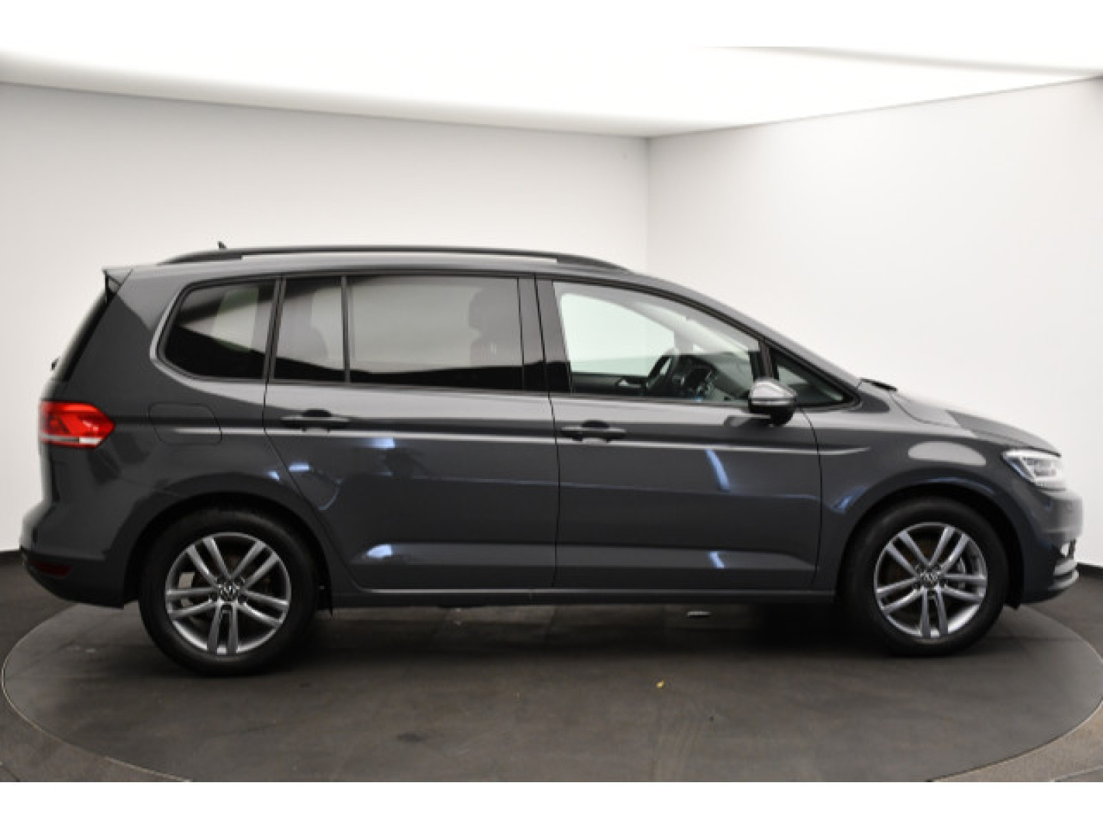 Volkswagen - Touran_18