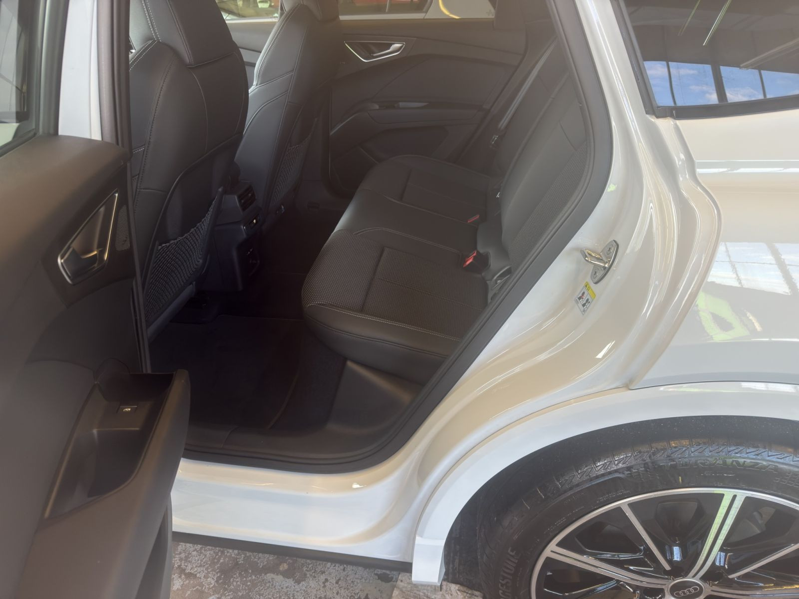 Audi - Q4 e-tron_17