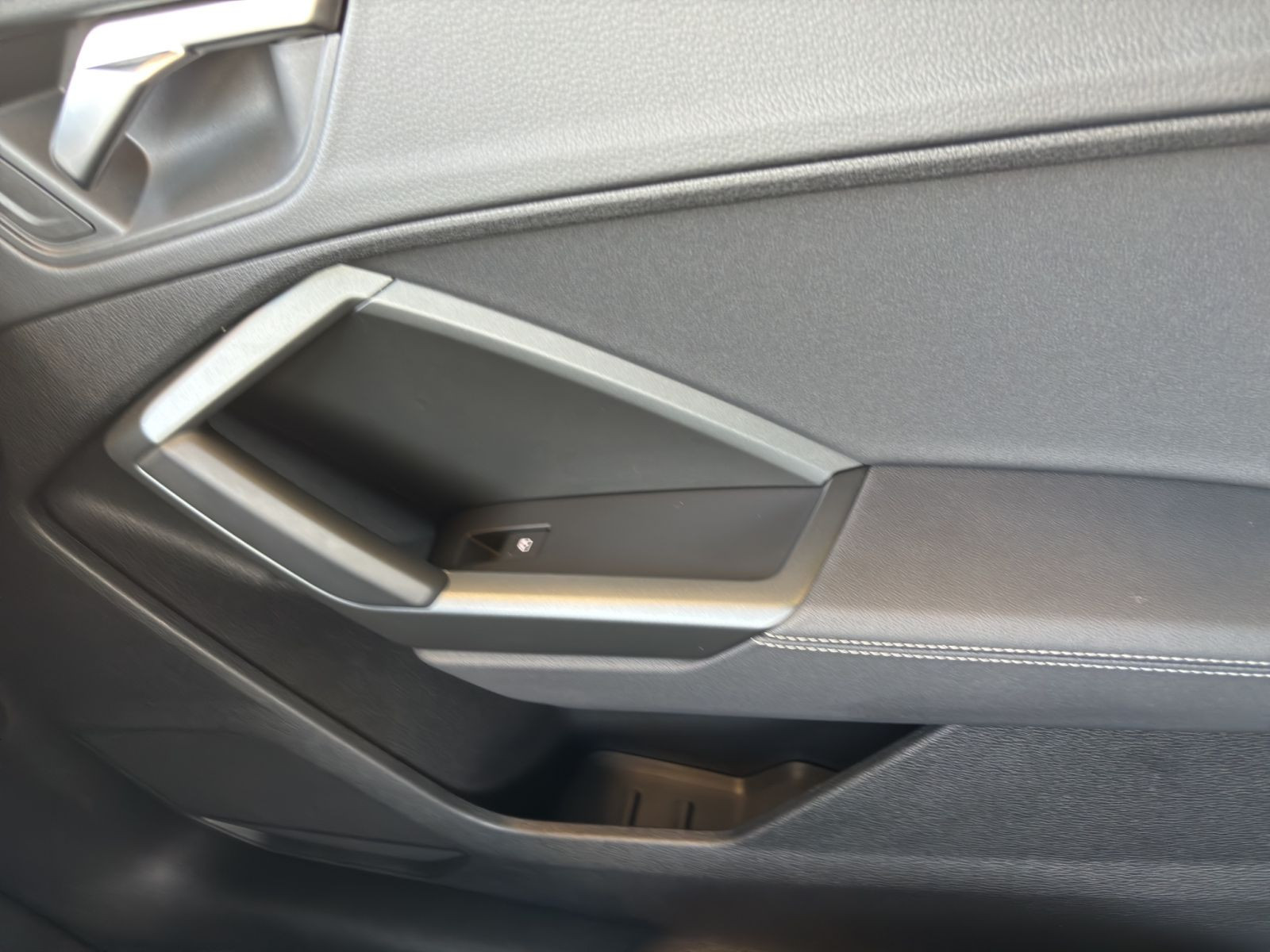 Audi - Q3_15