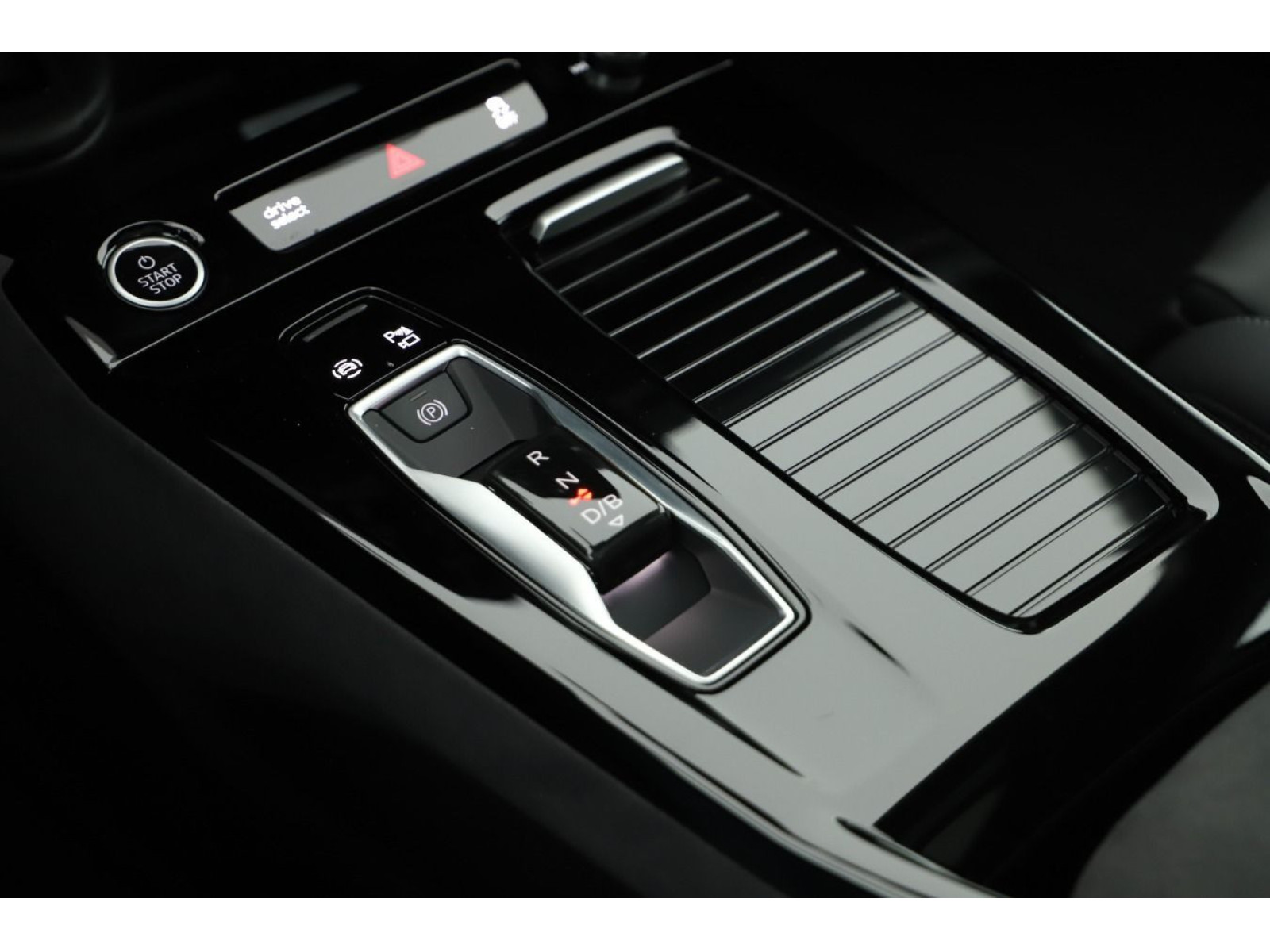 Audi - A6 Avant e-tron_14