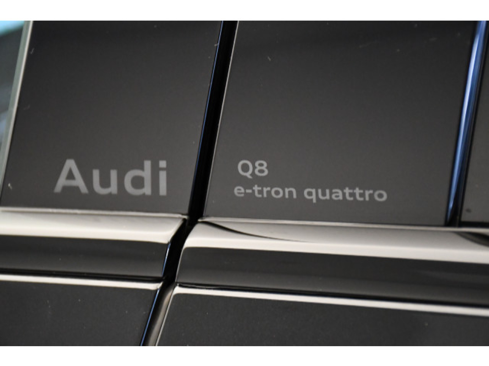 Audi - Q8 e-tron_10