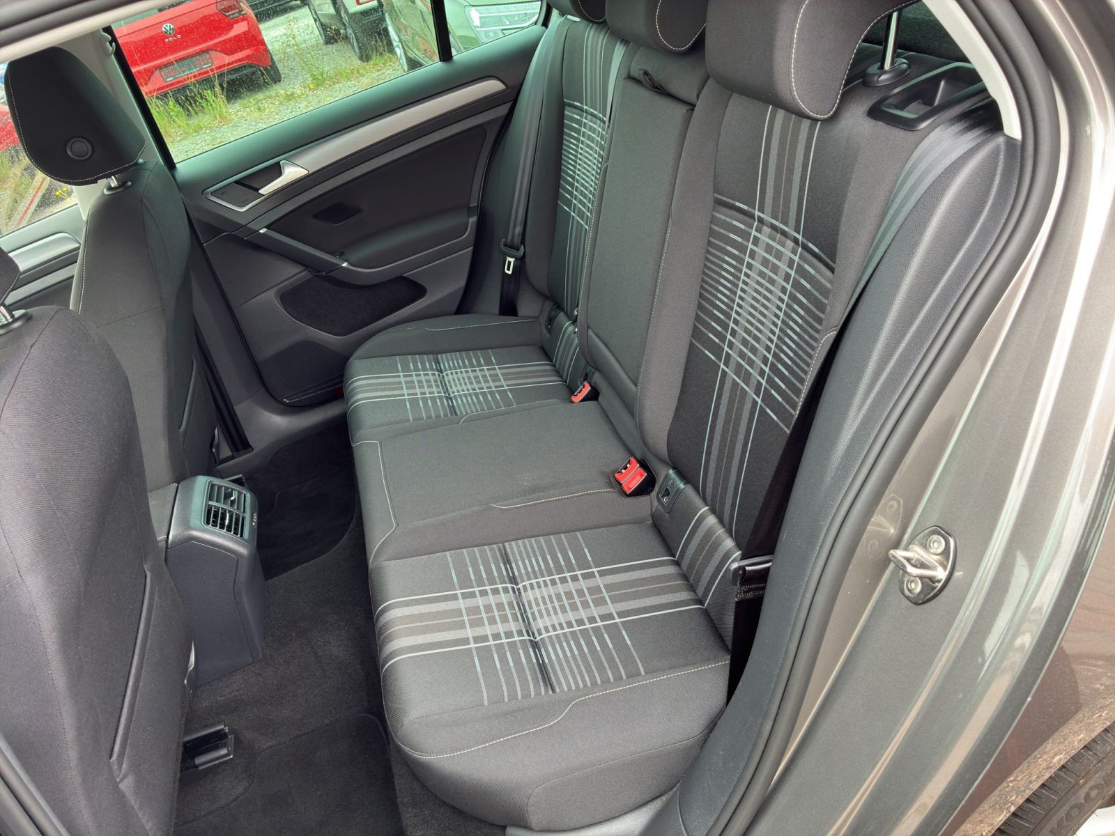 Volkswagen - Golf_14