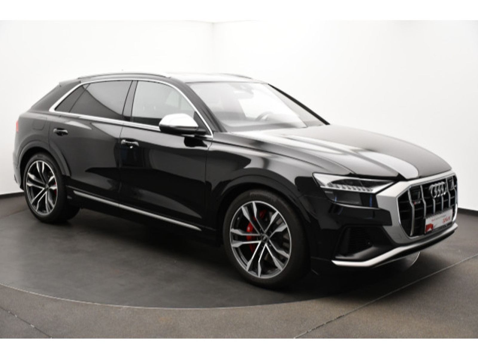 Audi - SQ8_17