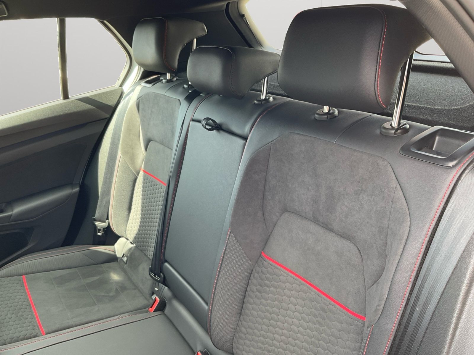 Volkswagen - Golf GTI_13