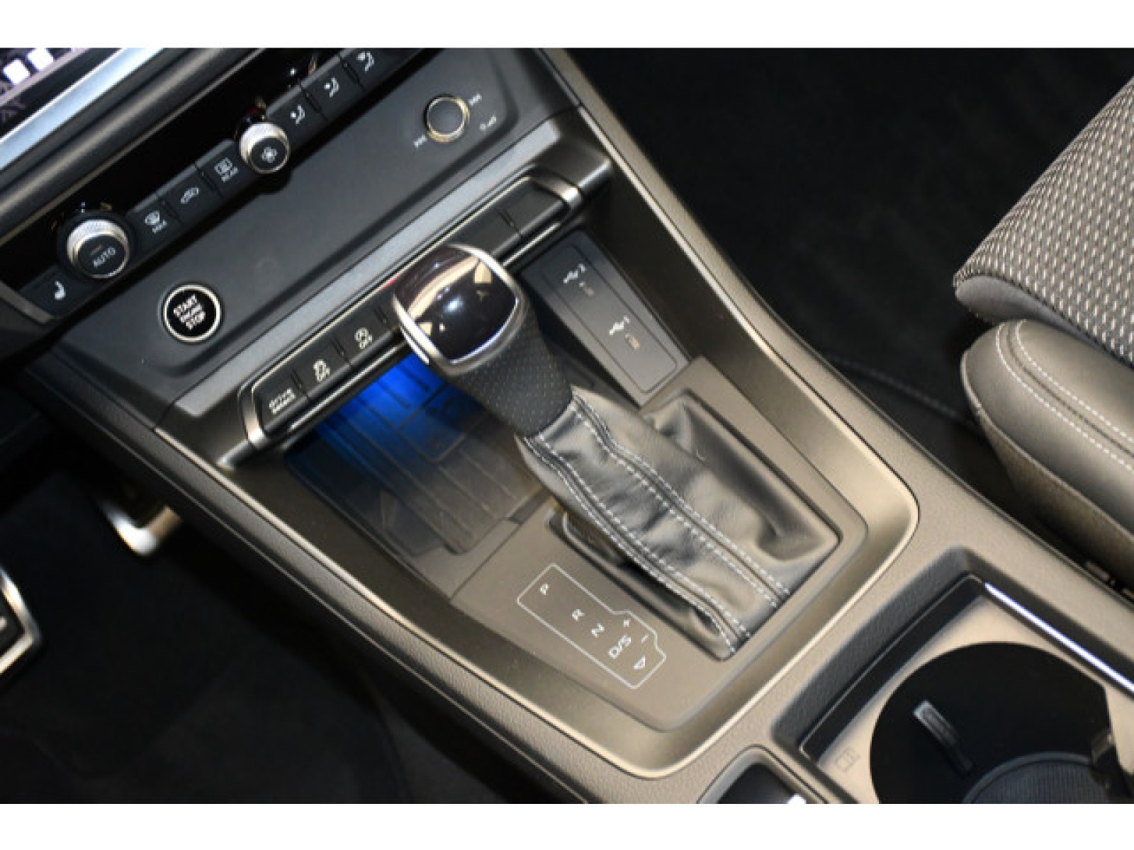 Audi - Q3_6