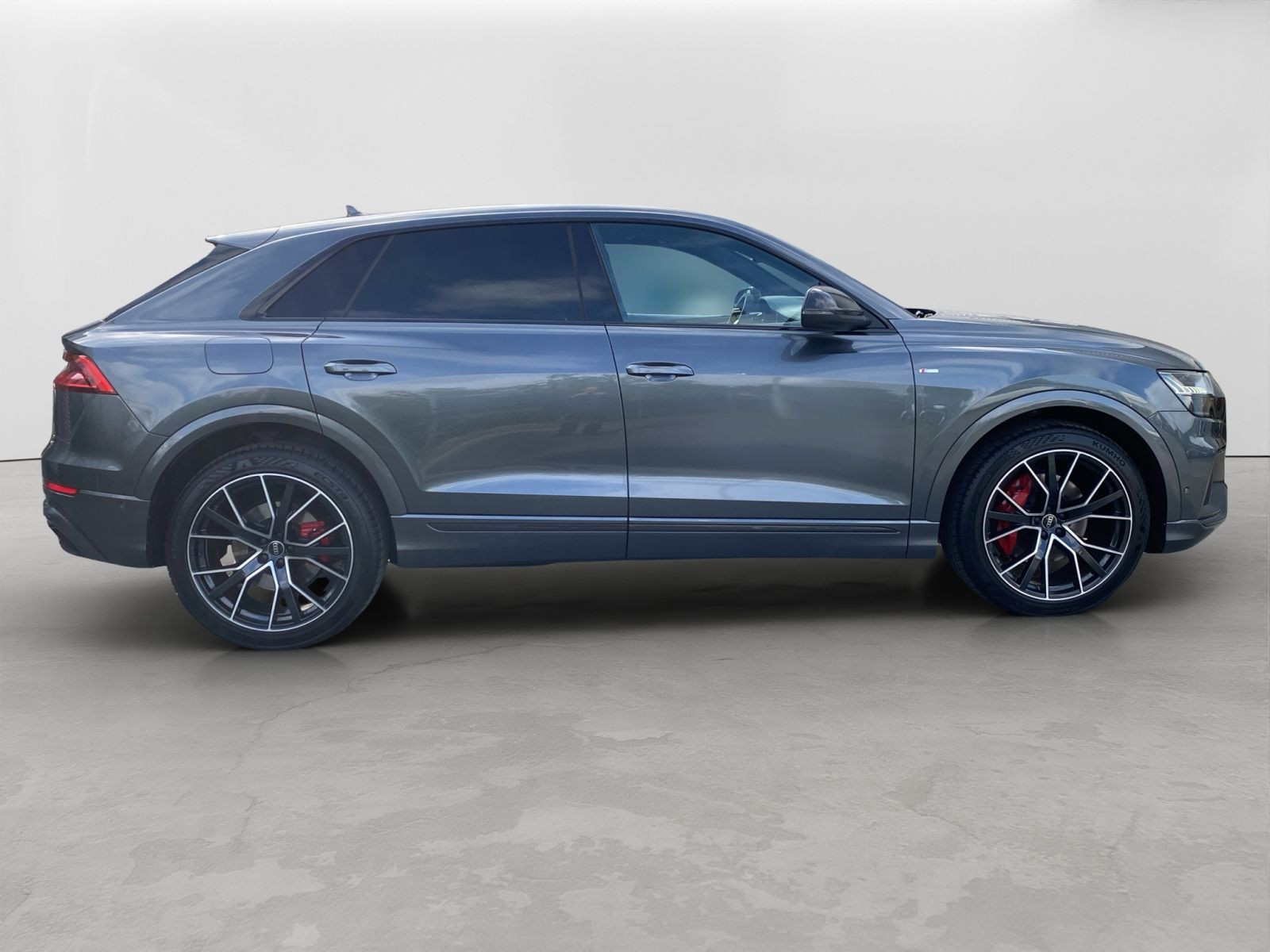 Audi - Q8_7
