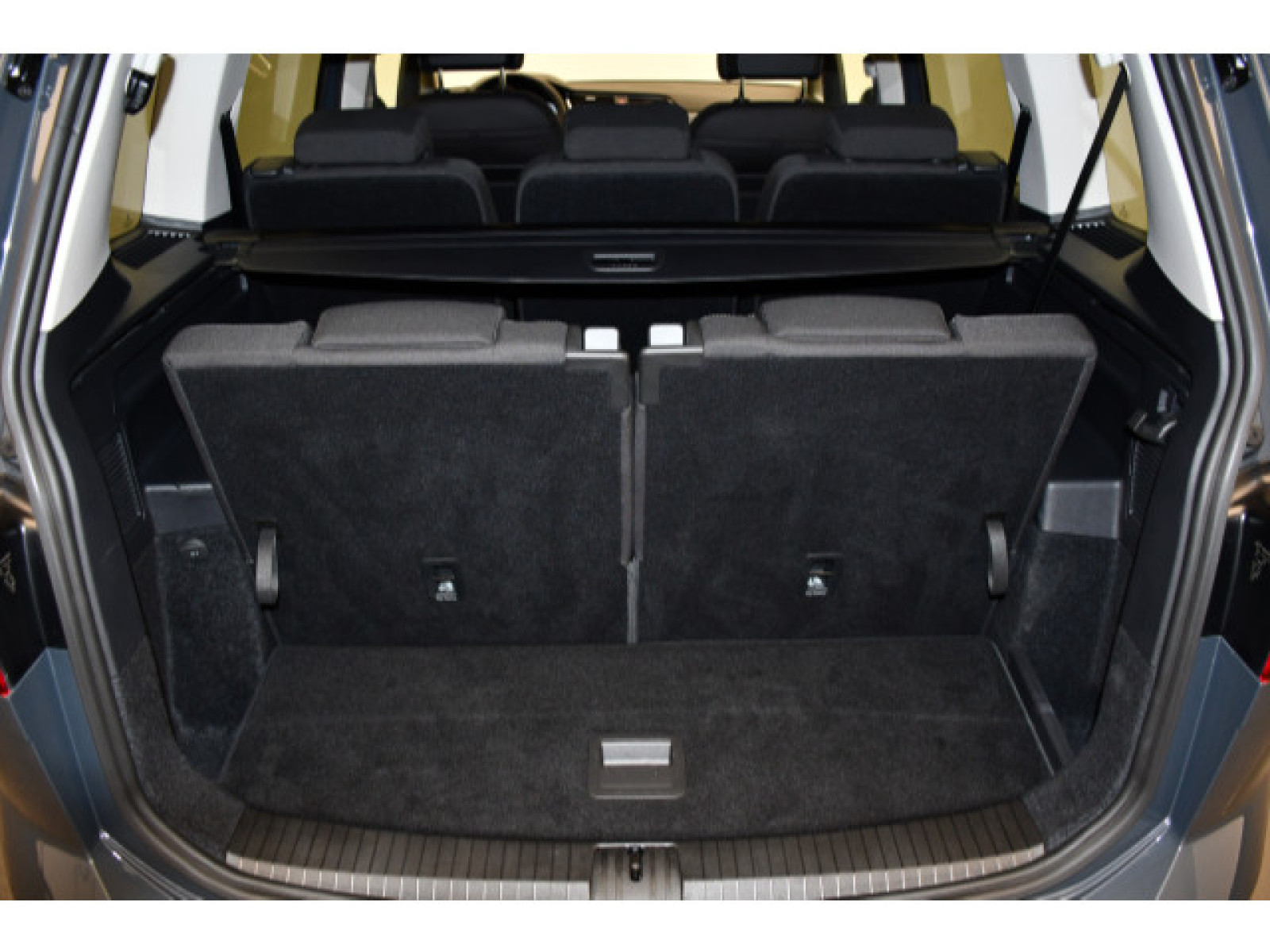 Volkswagen - Touran_11