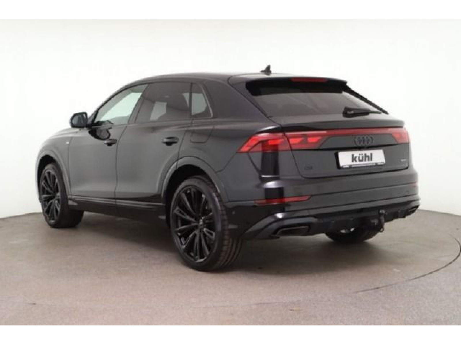 Audi - Q8_4