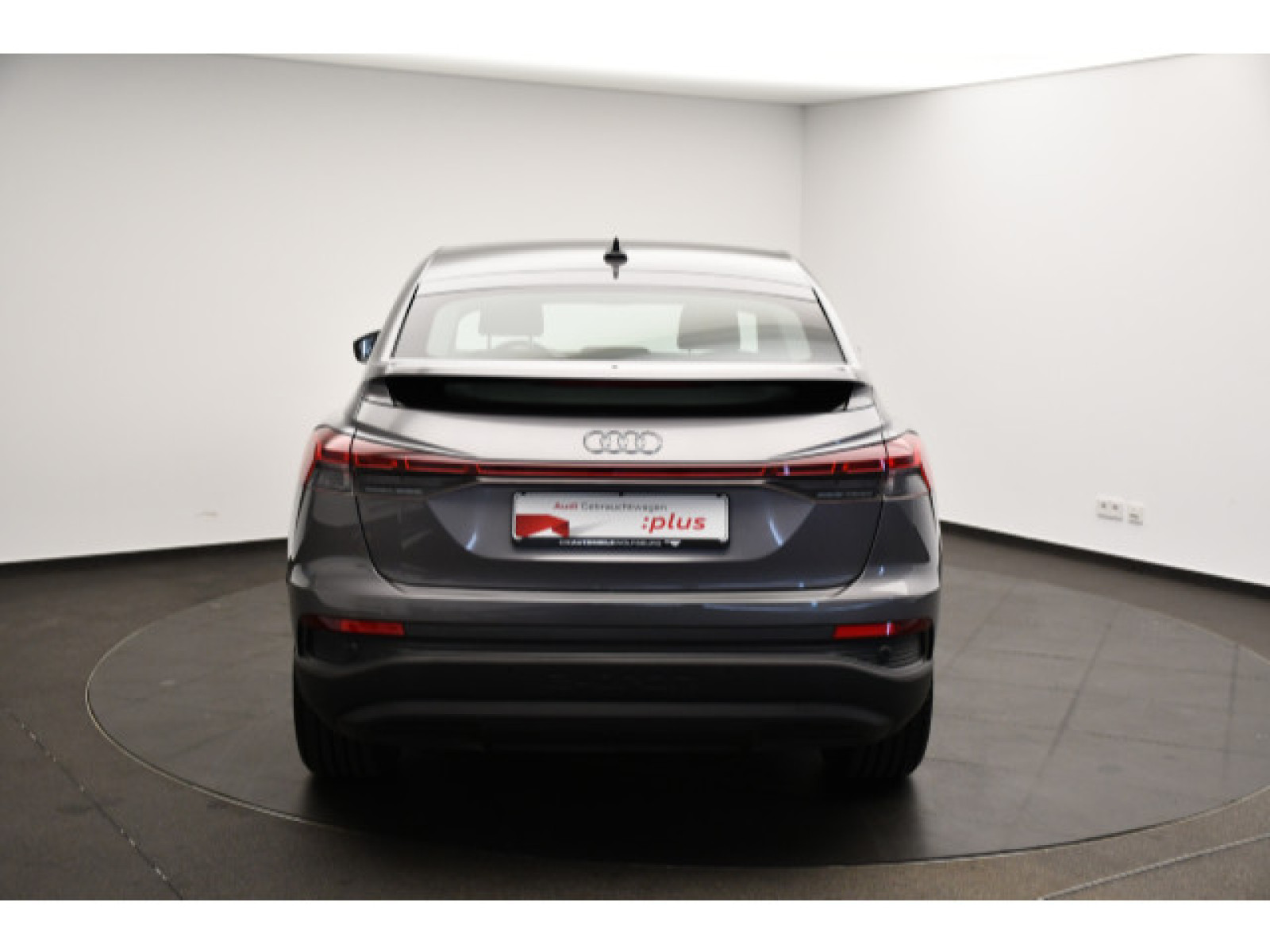 Audi - Q4 e-tron_18