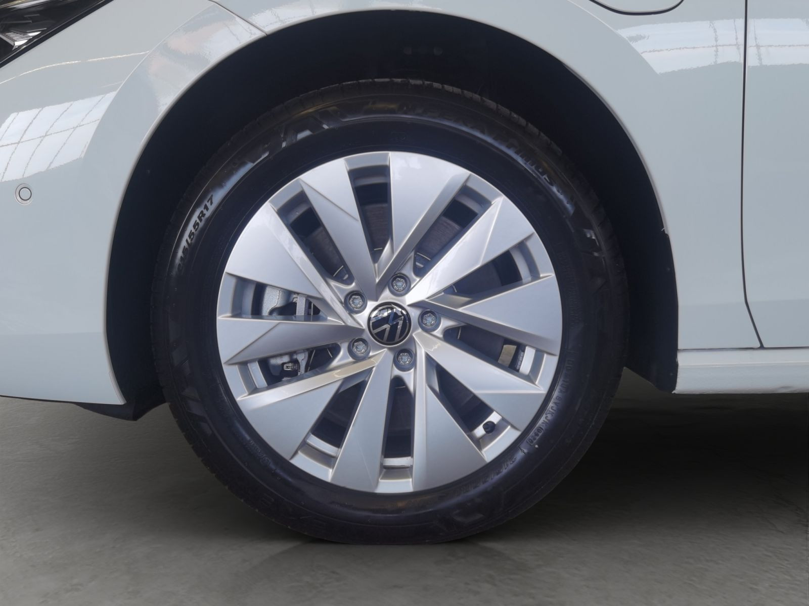 Volkswagen - Passat_19