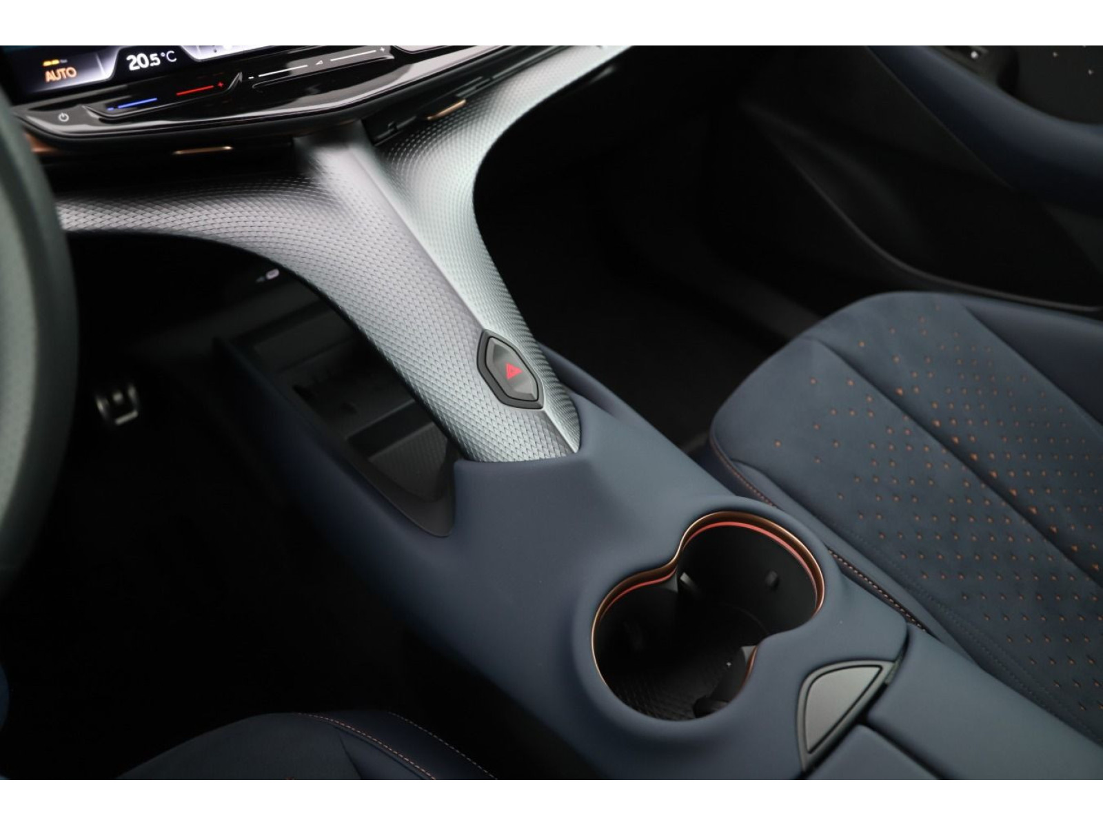 Cupra - Tavascan_12
