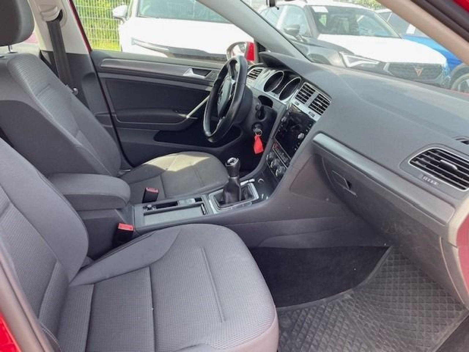 Volkswagen - Golf_9