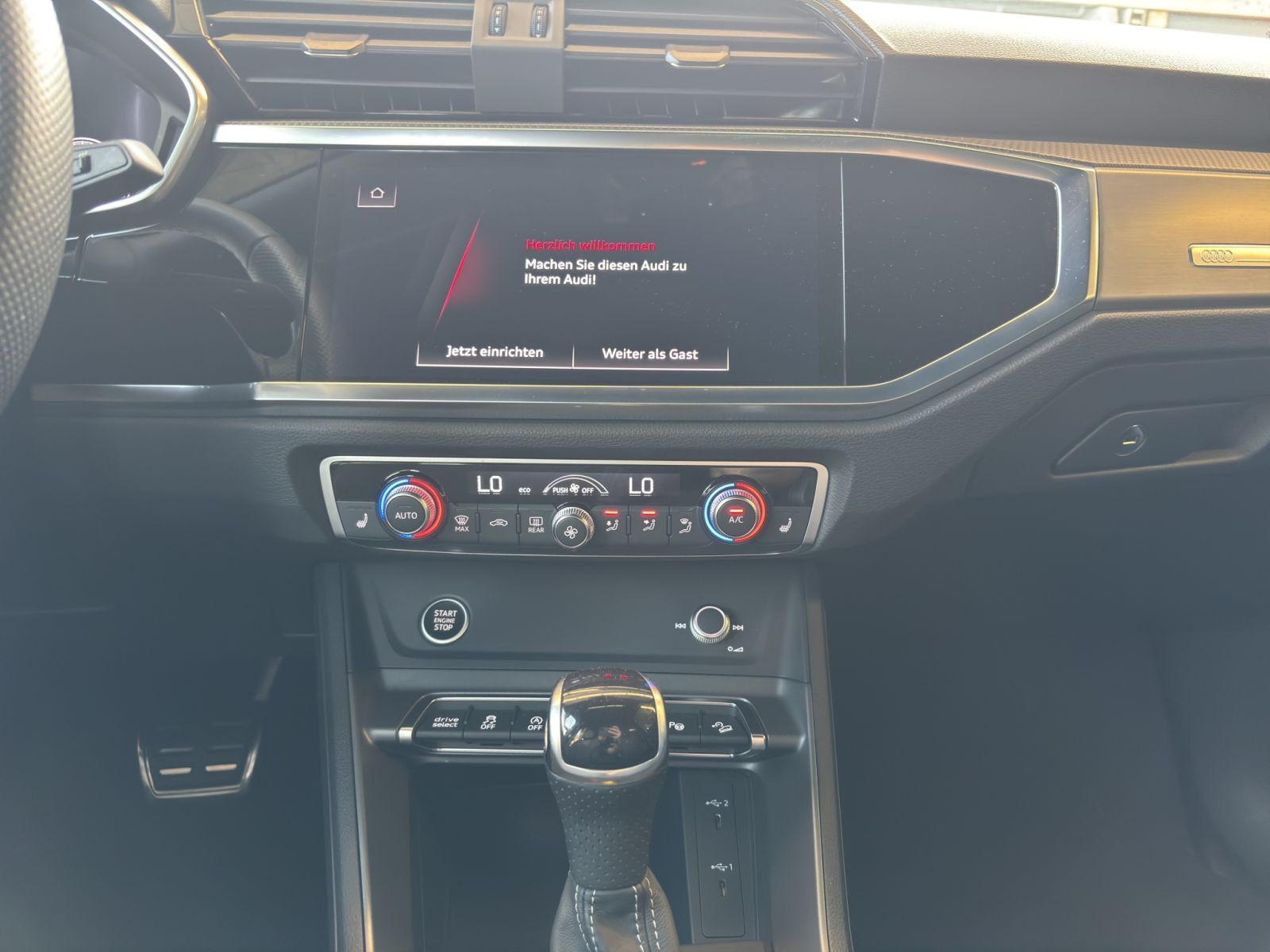 Audi - Q3_12