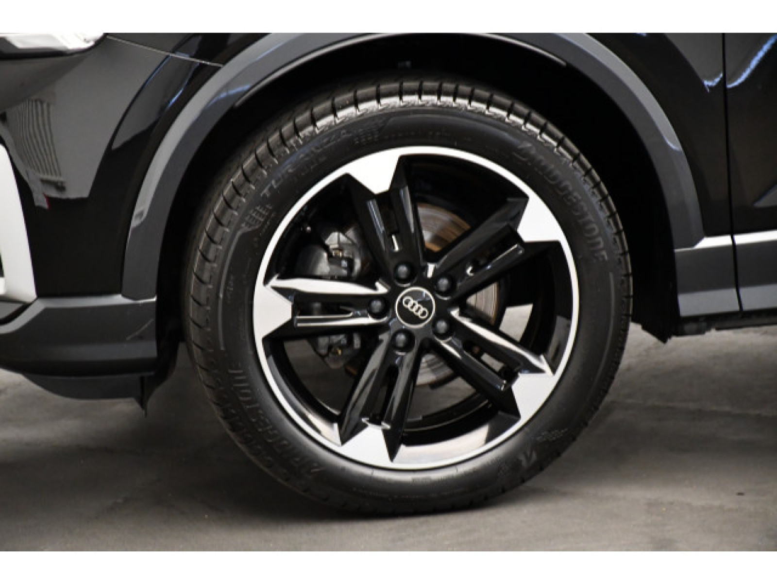 Audi - Q2_16