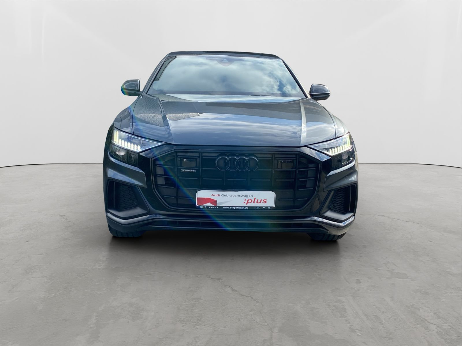 Audi - Q8_9