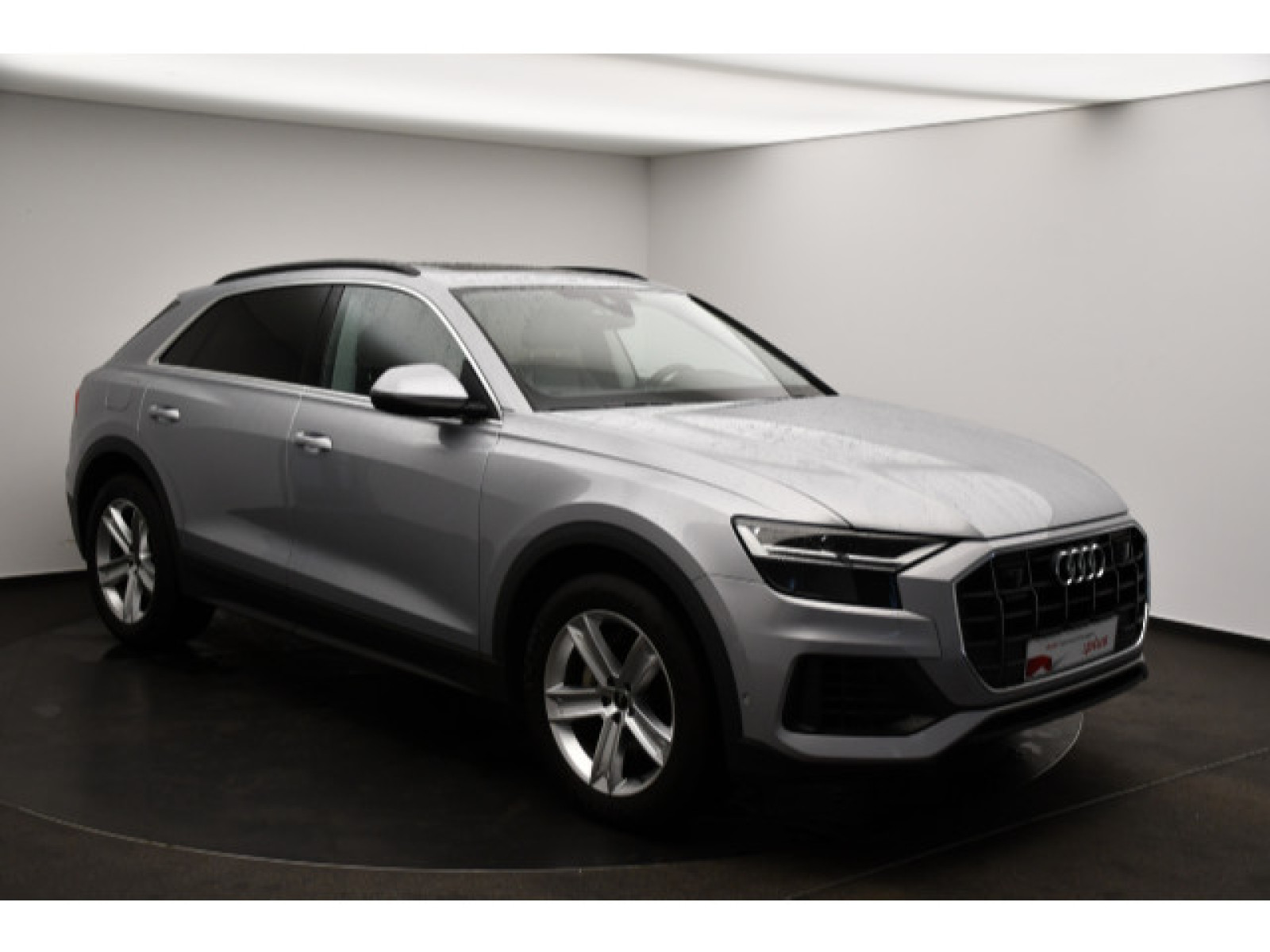 Audi - Q8_16