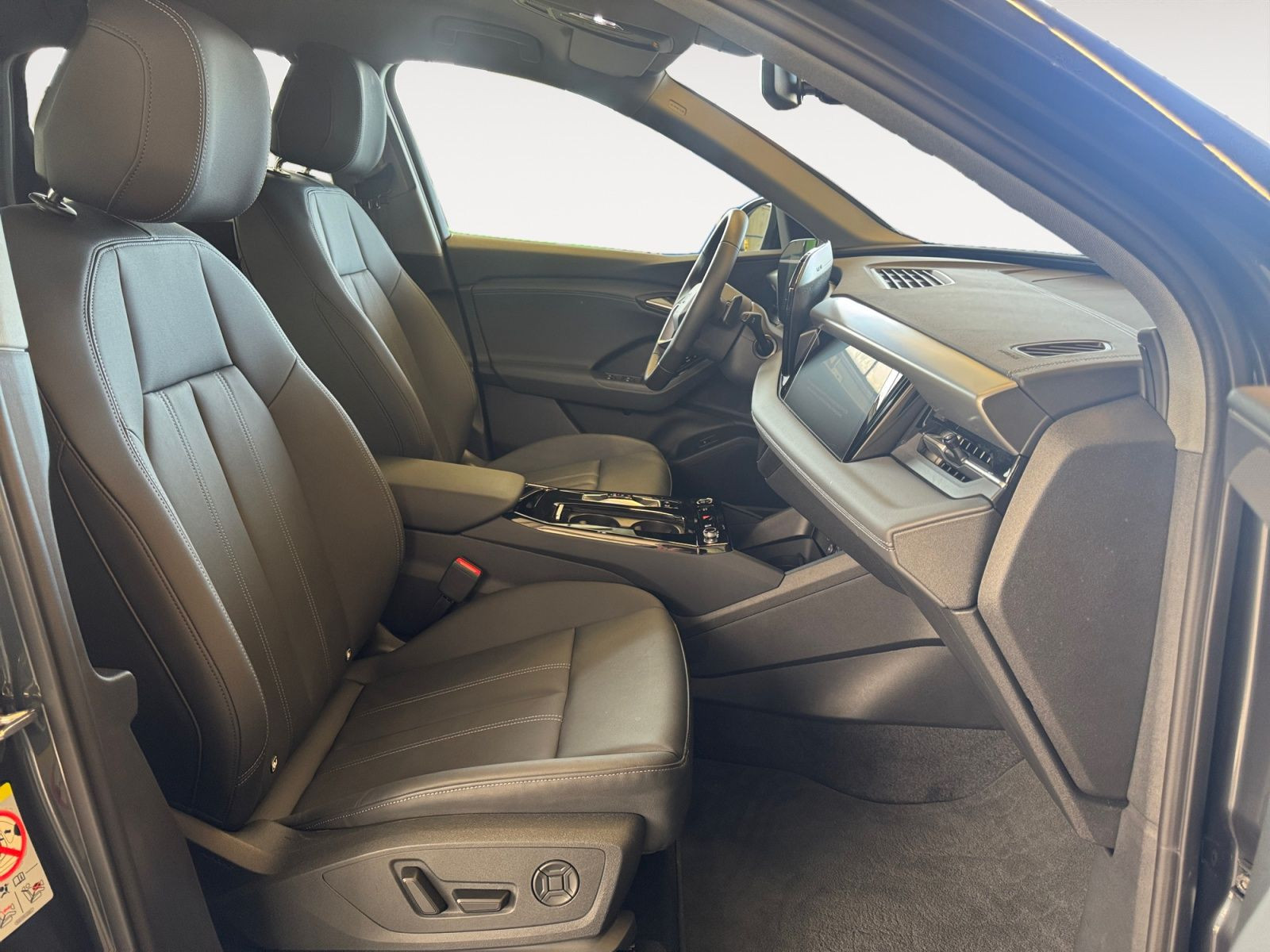 Audi - Q6 e-tron_17