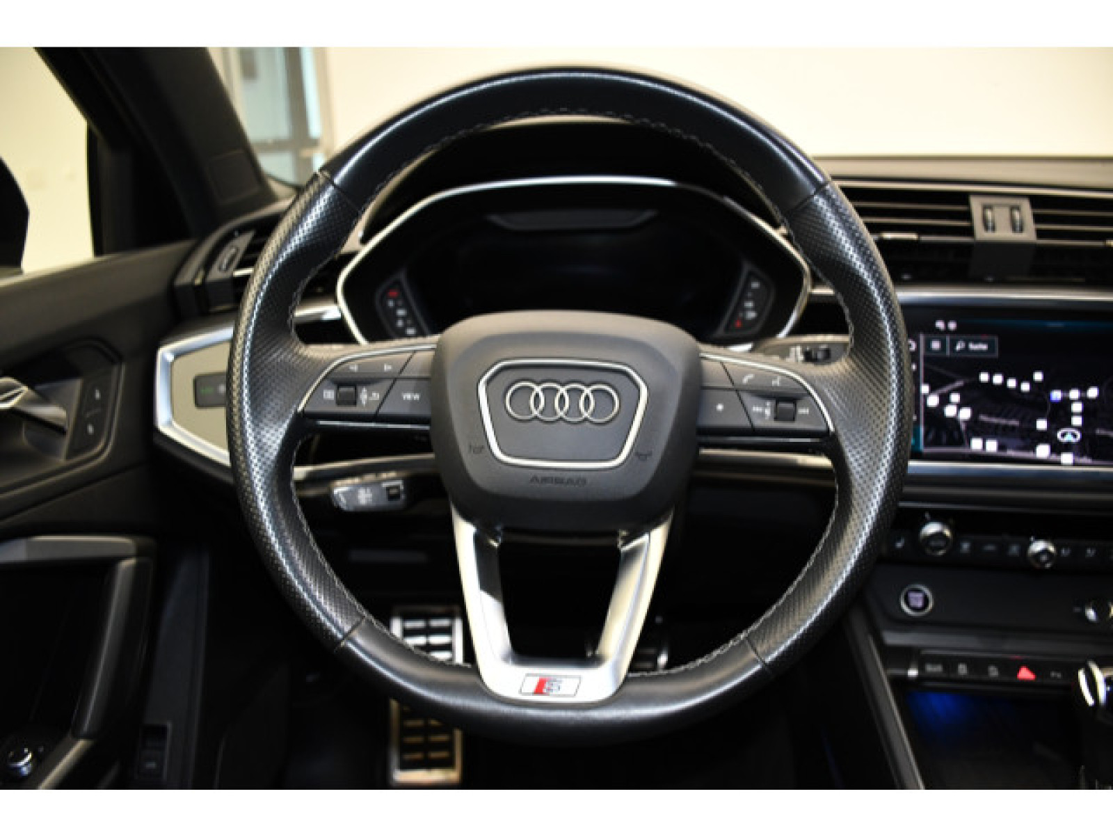 Audi - Q3_5