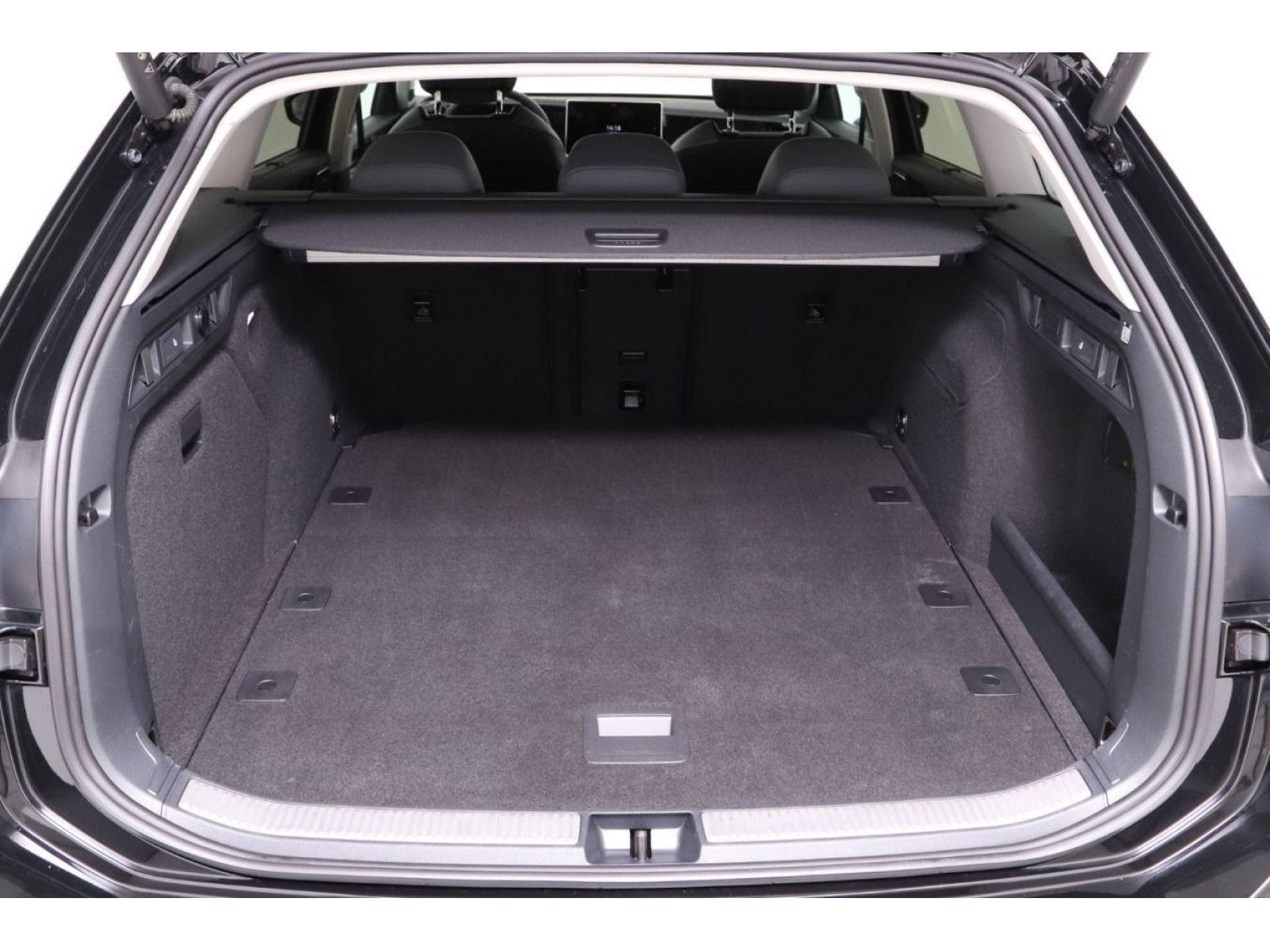 Volkswagen - Passat Variant_16
