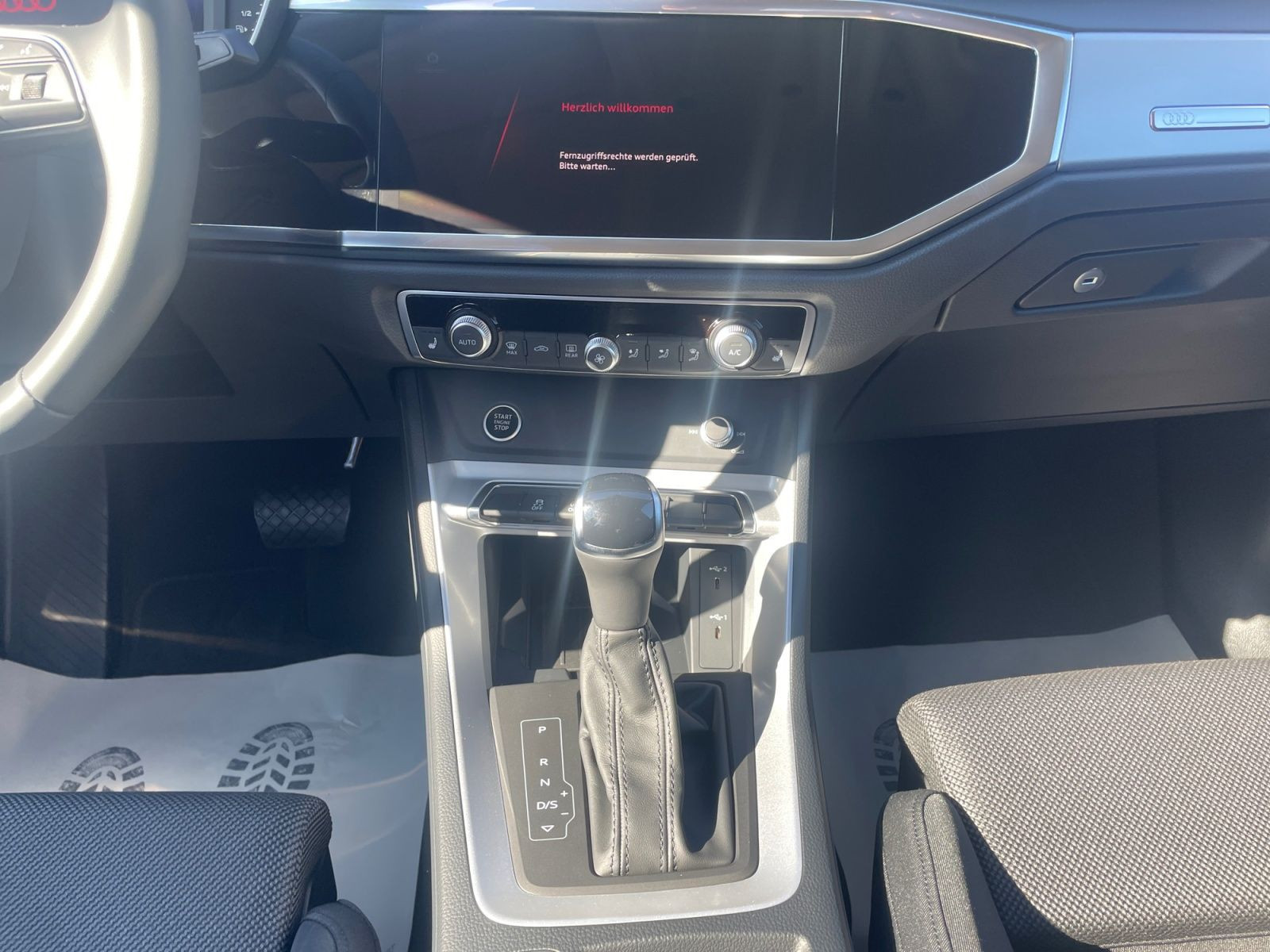 Audi - Q3_13