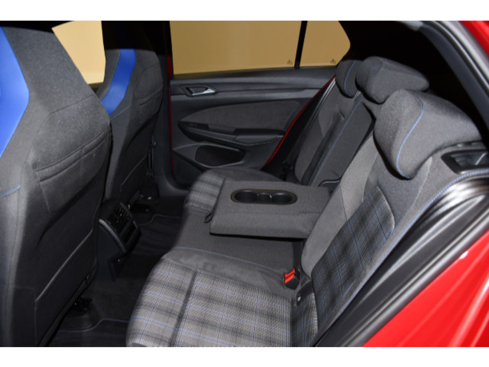 Volkswagen - Golf_11