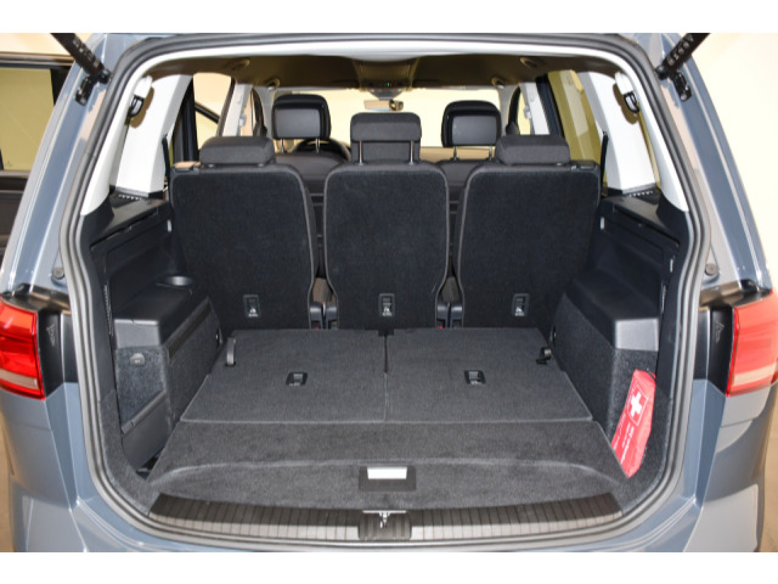 Volkswagen - Touran_11