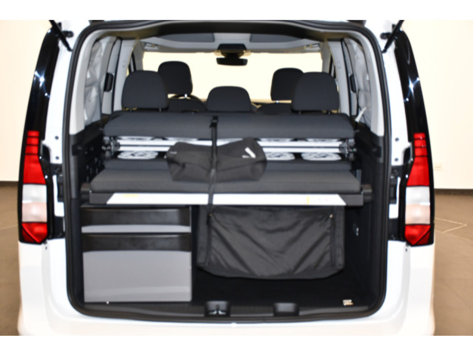Volkswagen - Caddy California_10