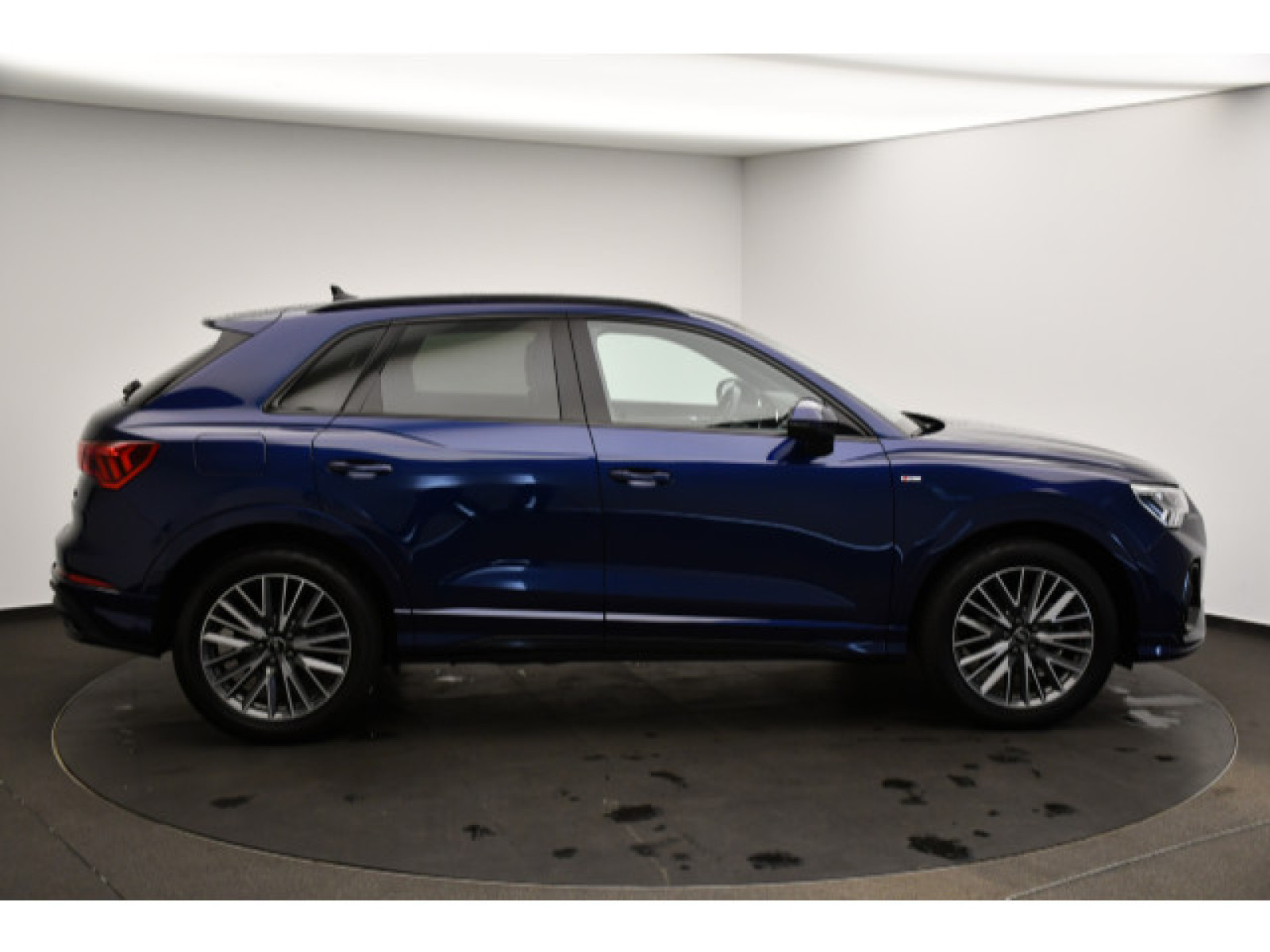 Audi - Q3_19