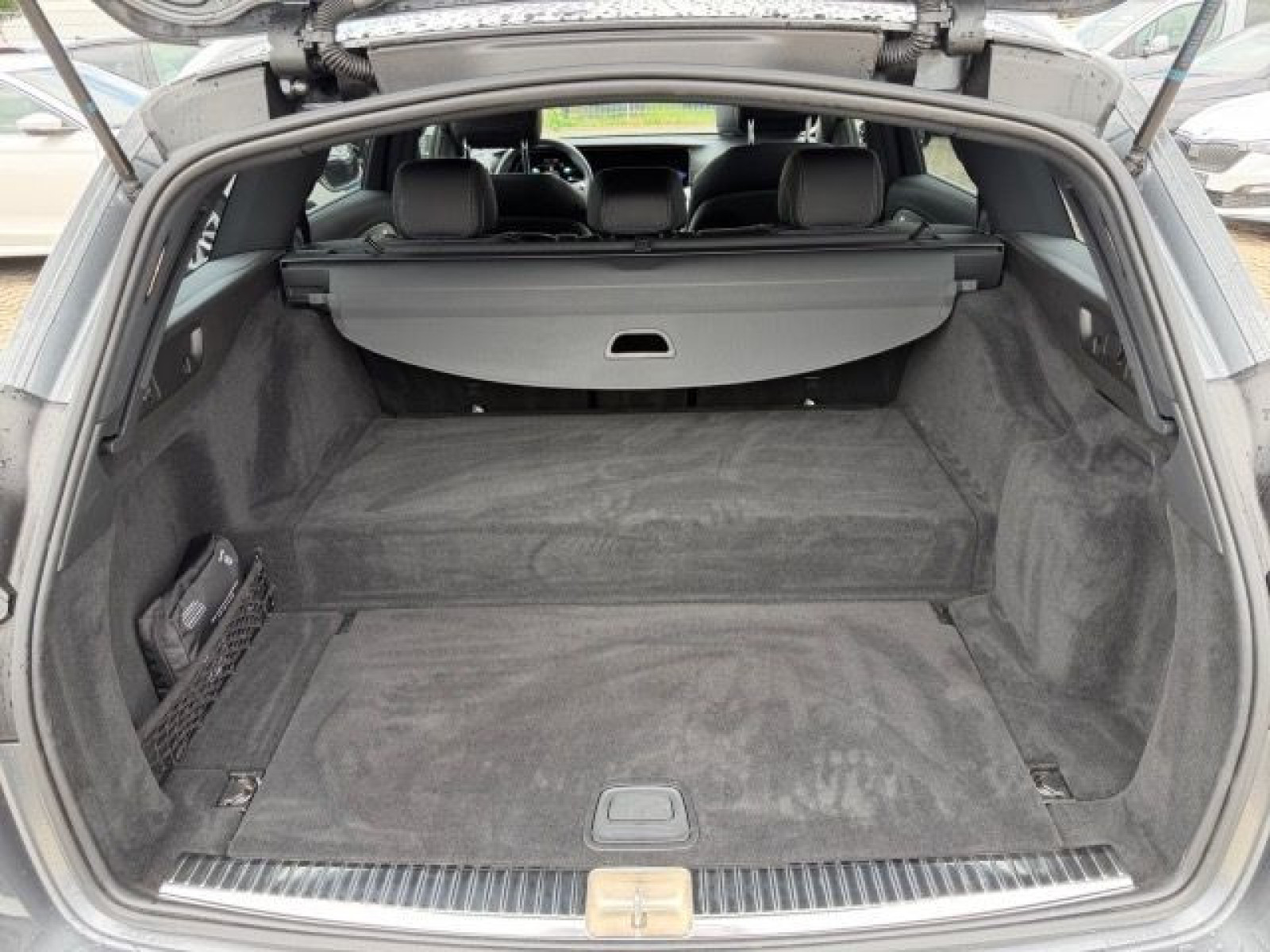 Mercedes-Benz - E 300_17