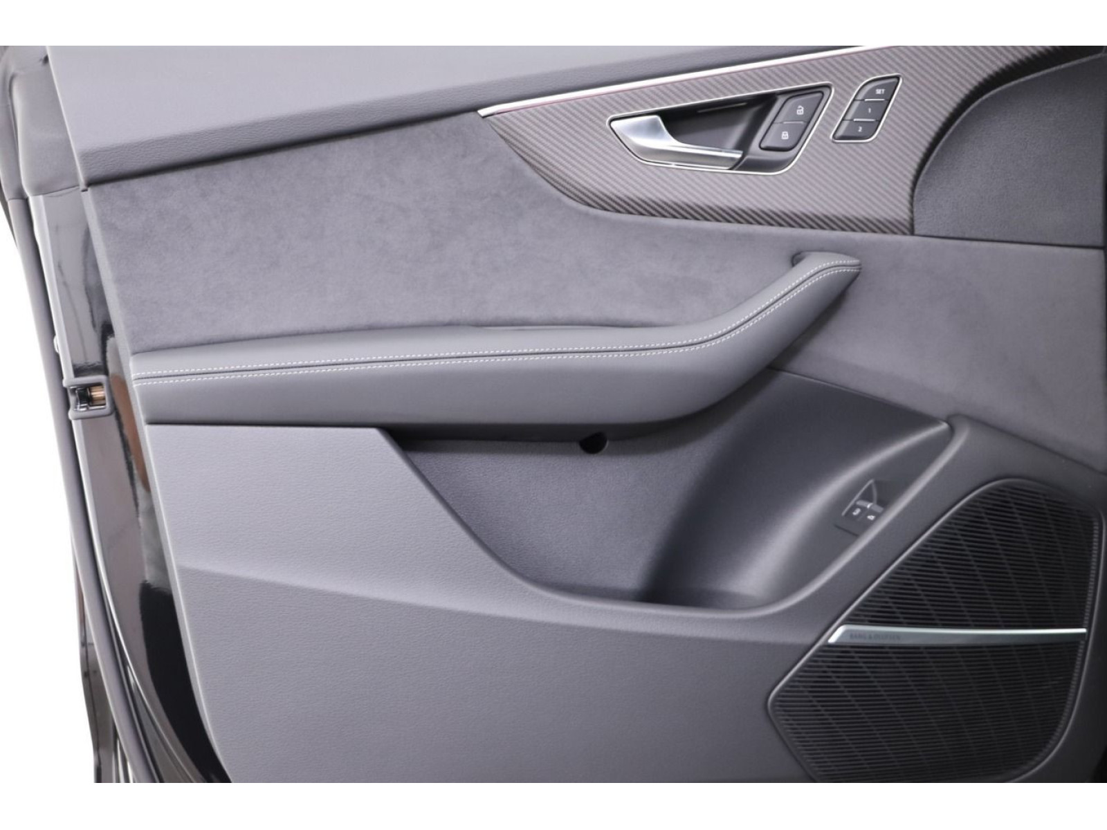 Audi - Q8_15