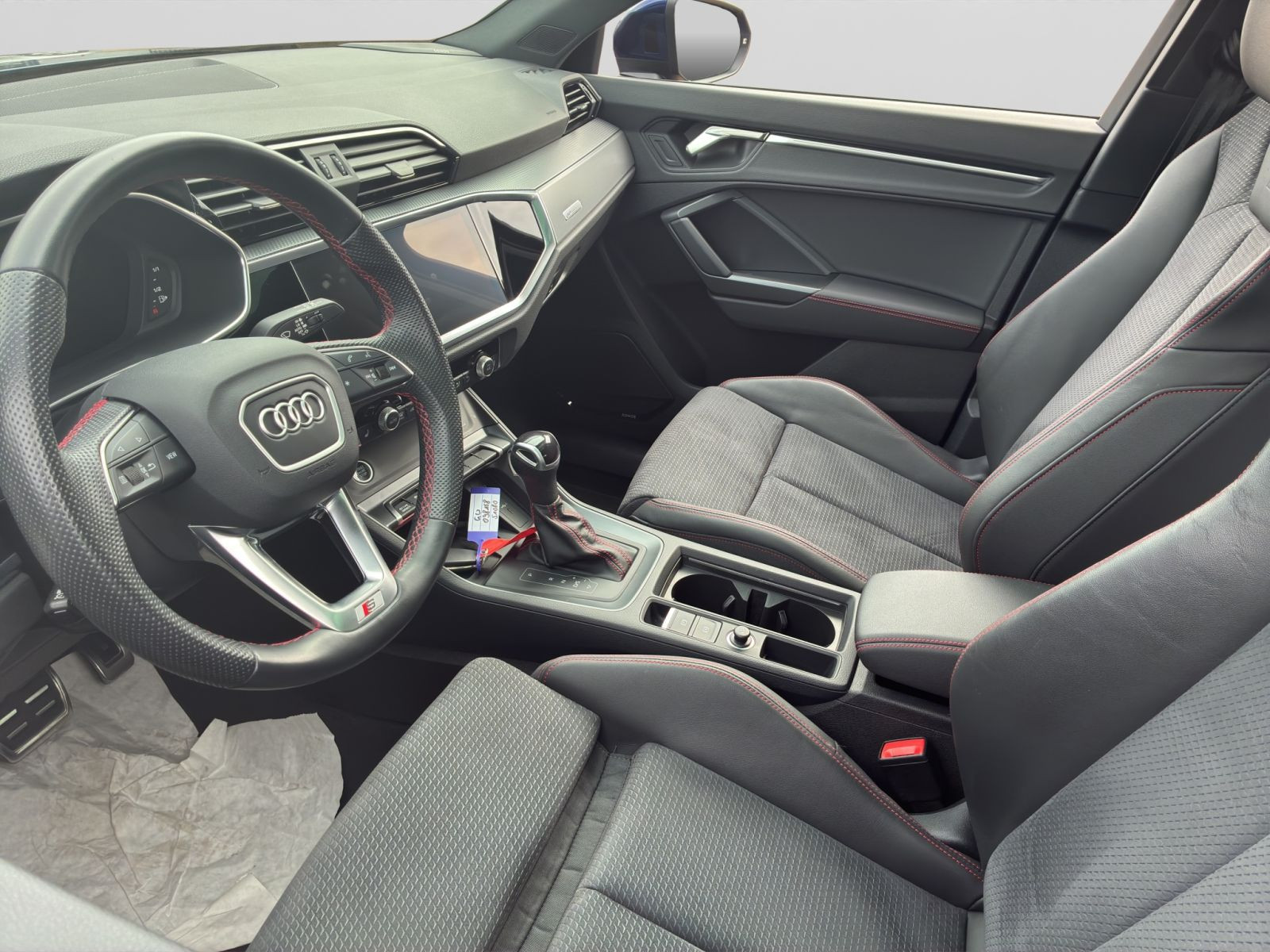 Audi - Q3_9