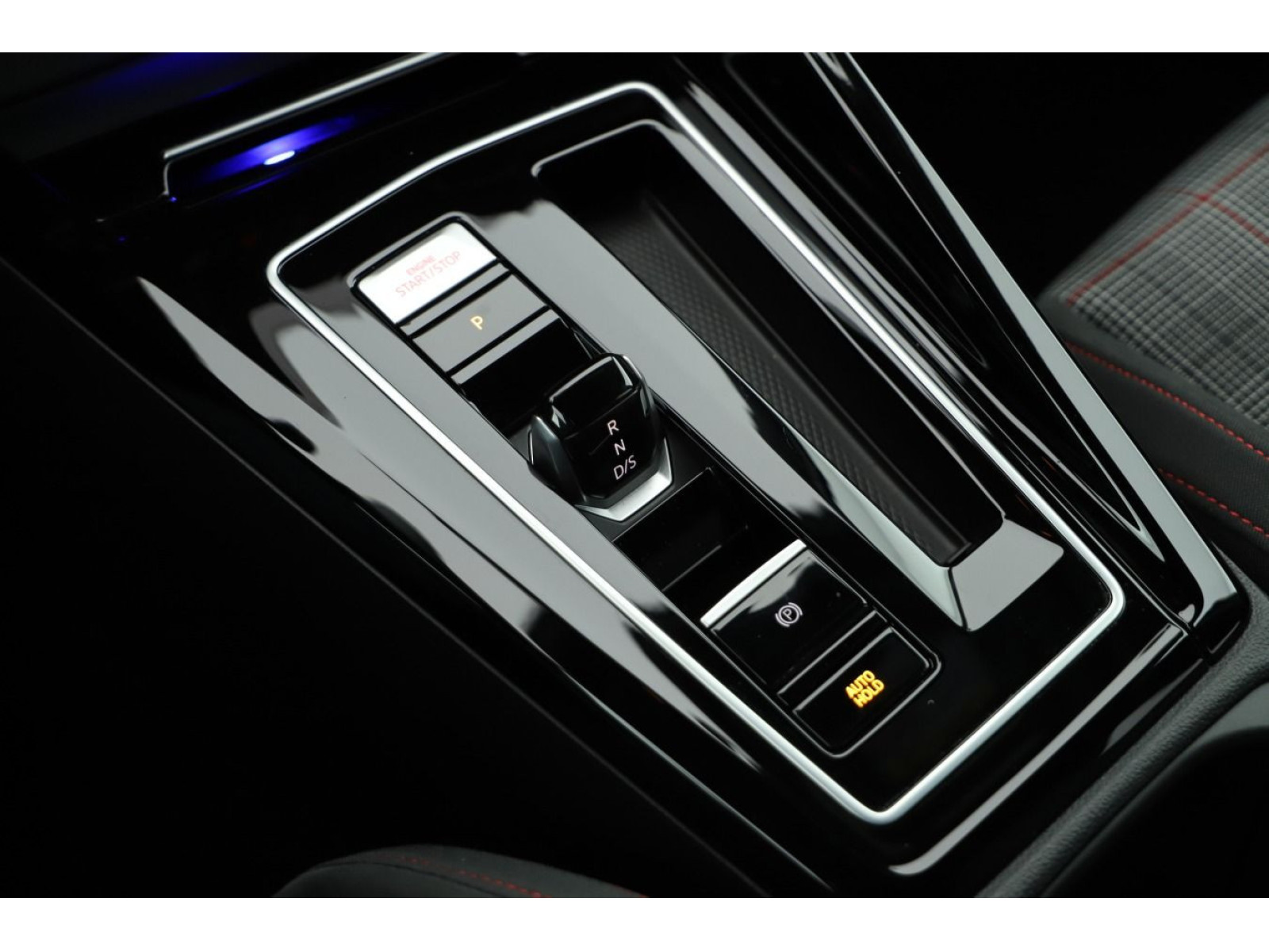 Volkswagen - Golf GTI_12