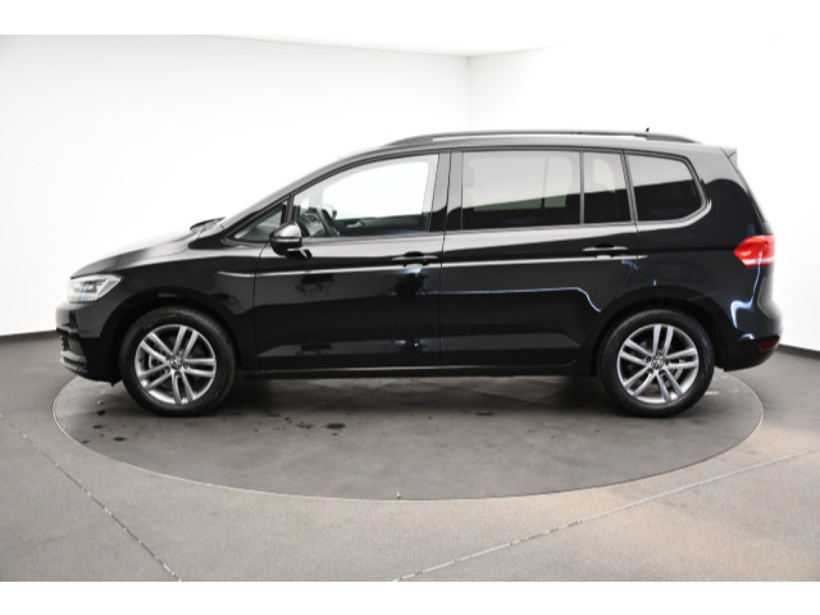 Volkswagen - Touran_16
