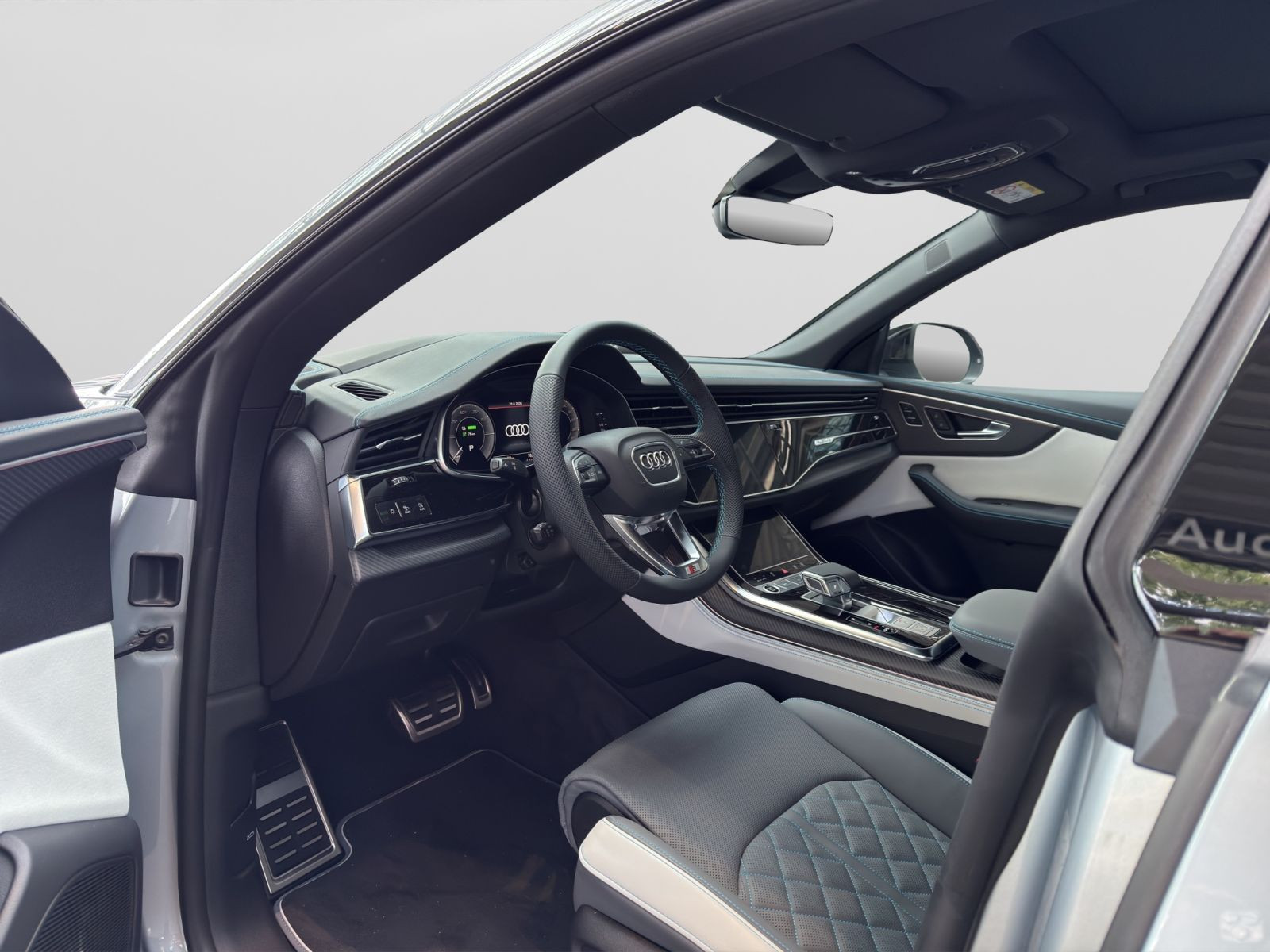 Audi - Q8_8