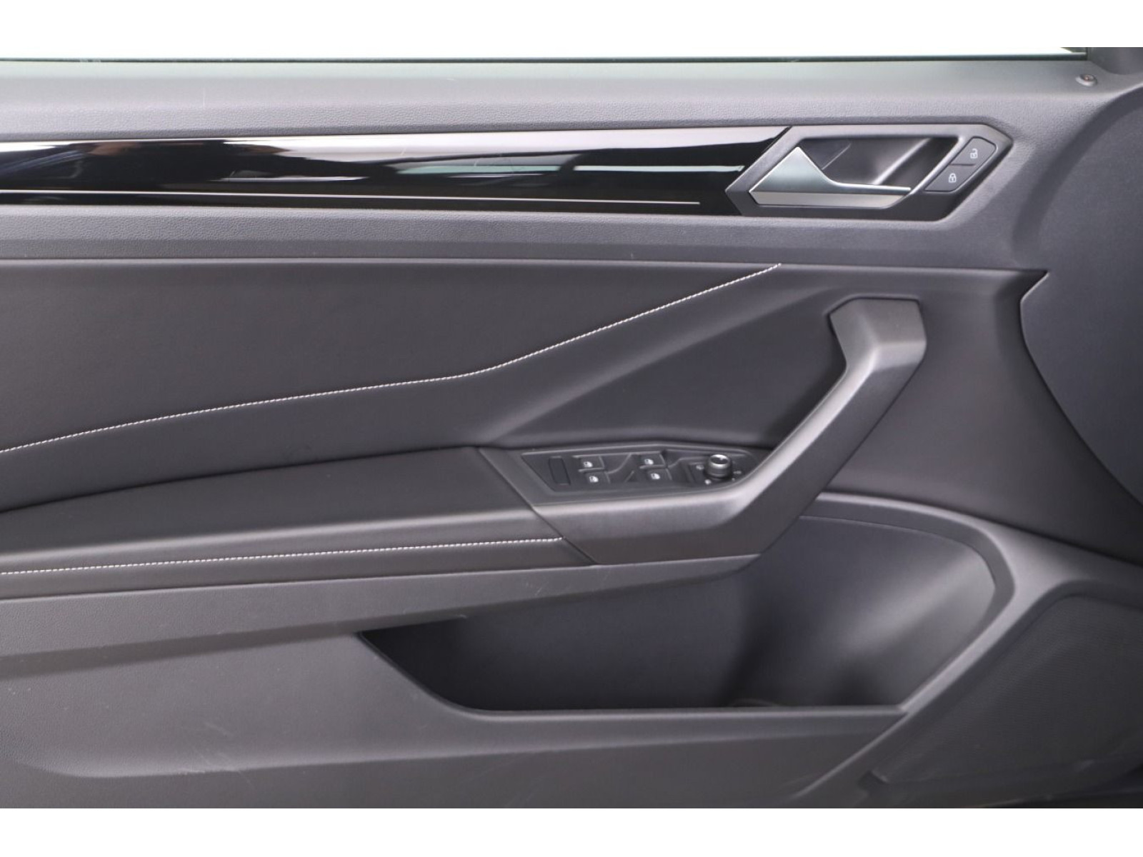 Volkswagen - T-Roc Cabriolet_15
