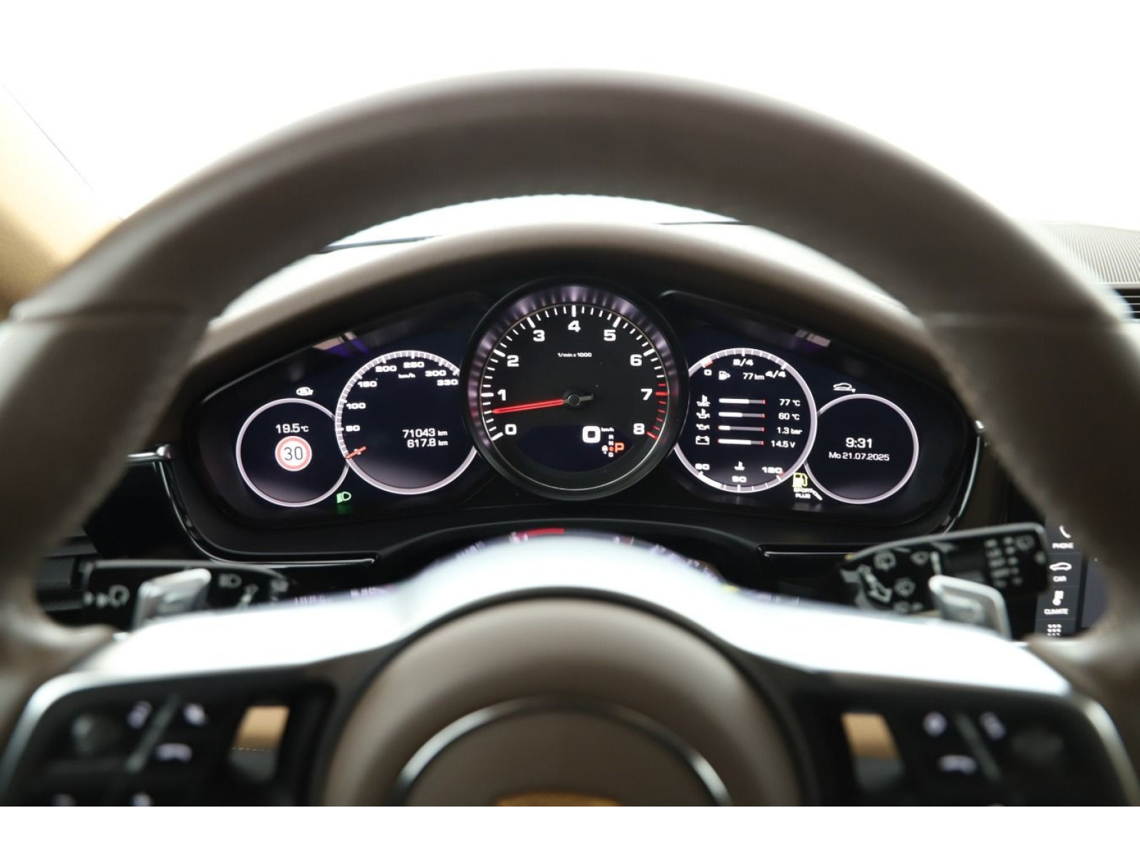 Porsche - Panamera_13