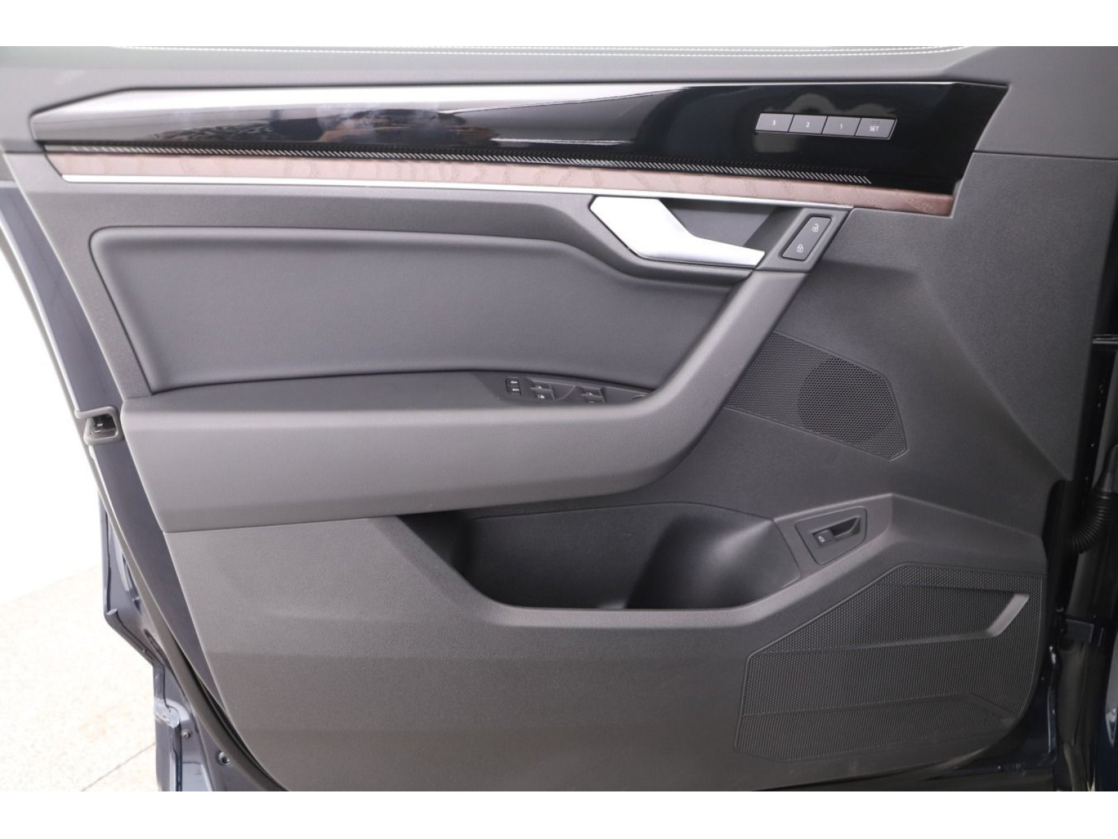 Volkswagen - Touareg_13