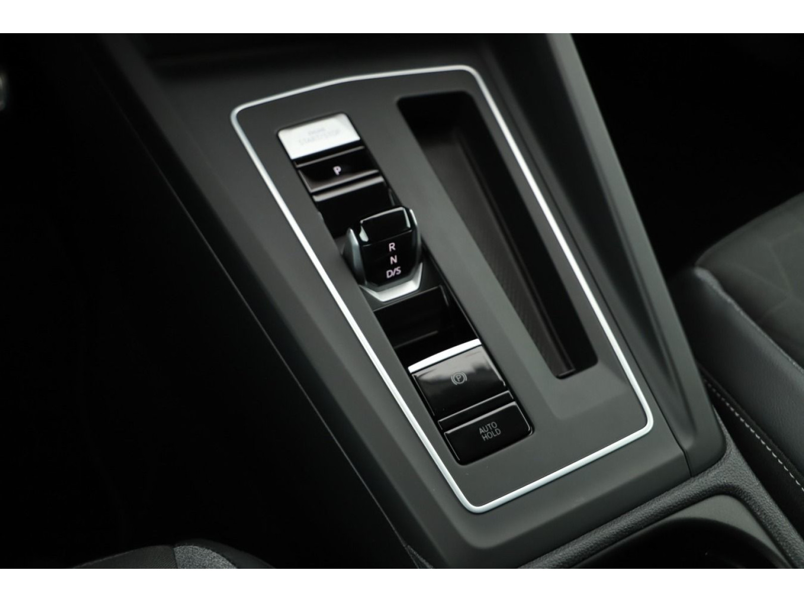 Volkswagen - Golf_11