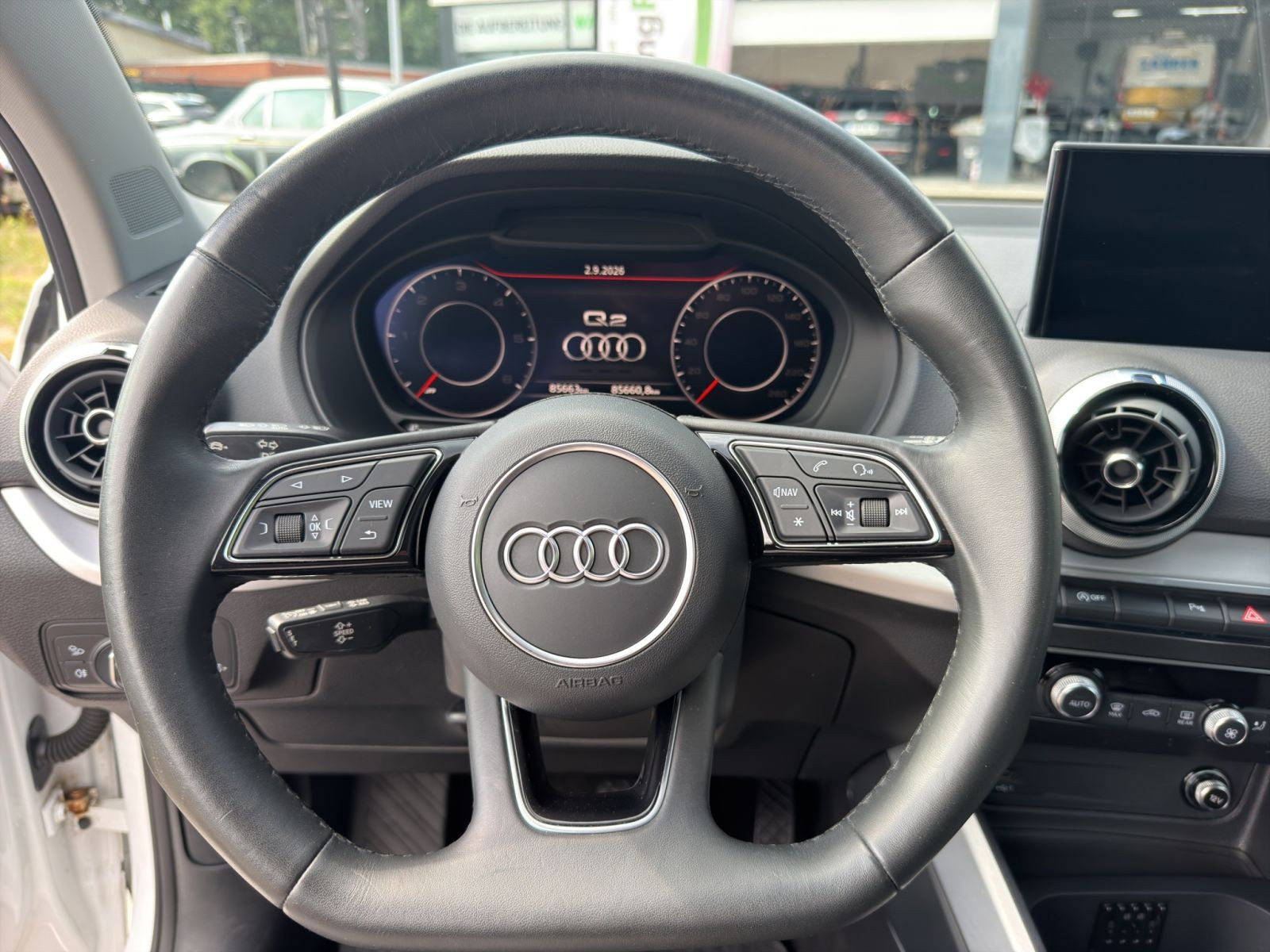 Audi - Q2_11