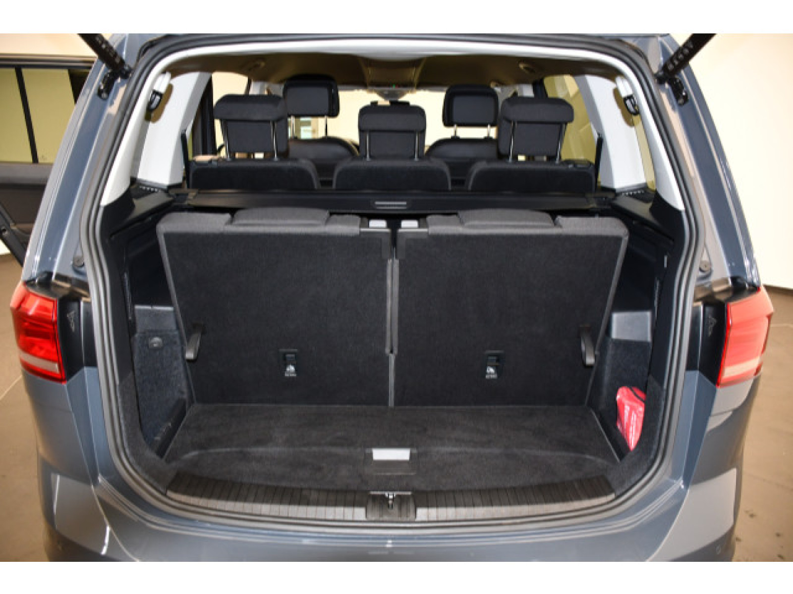 Volkswagen - Touran_10
