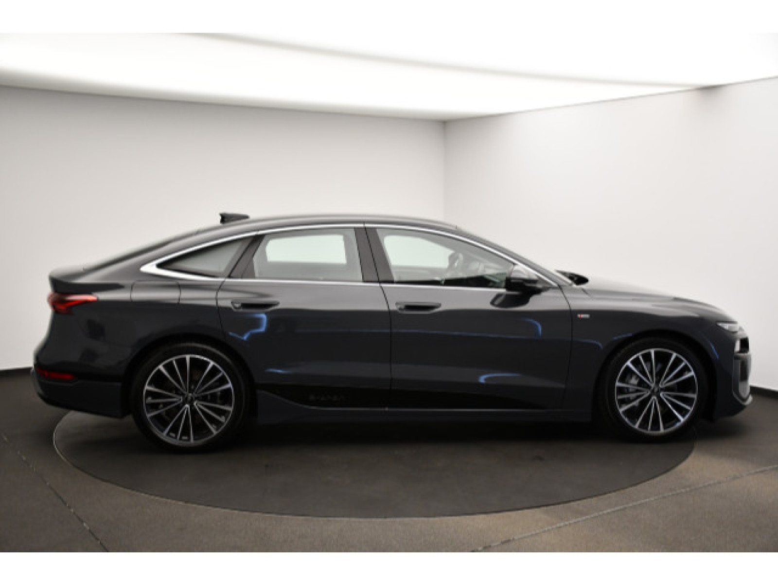 Audi - A6 Sportback e-tron_21