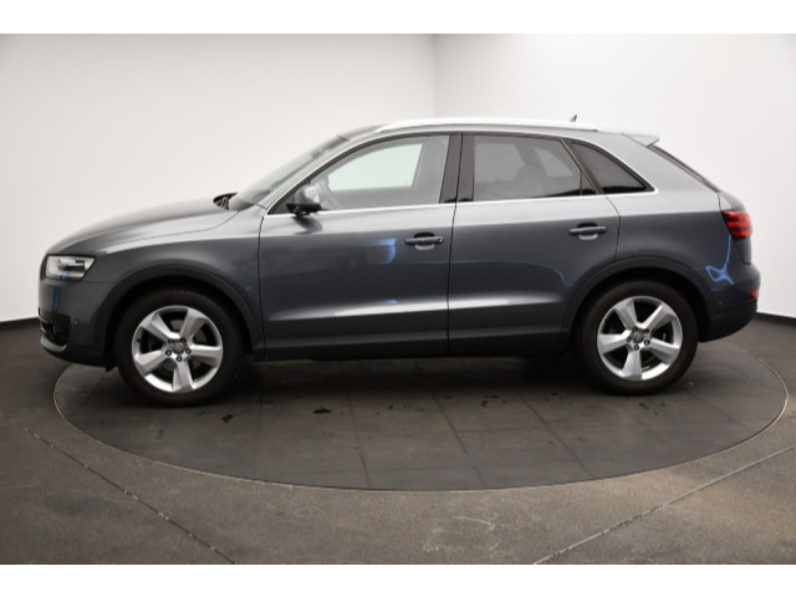 Audi - Q3_13